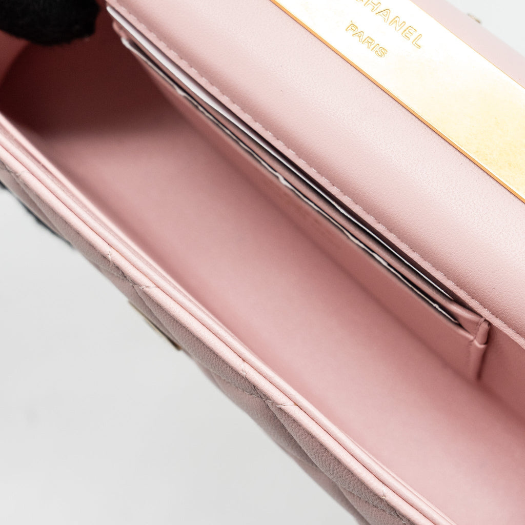 chanel-22b-flap-bag-with-enamel-top-handle-lambskin-light-pink-ghw