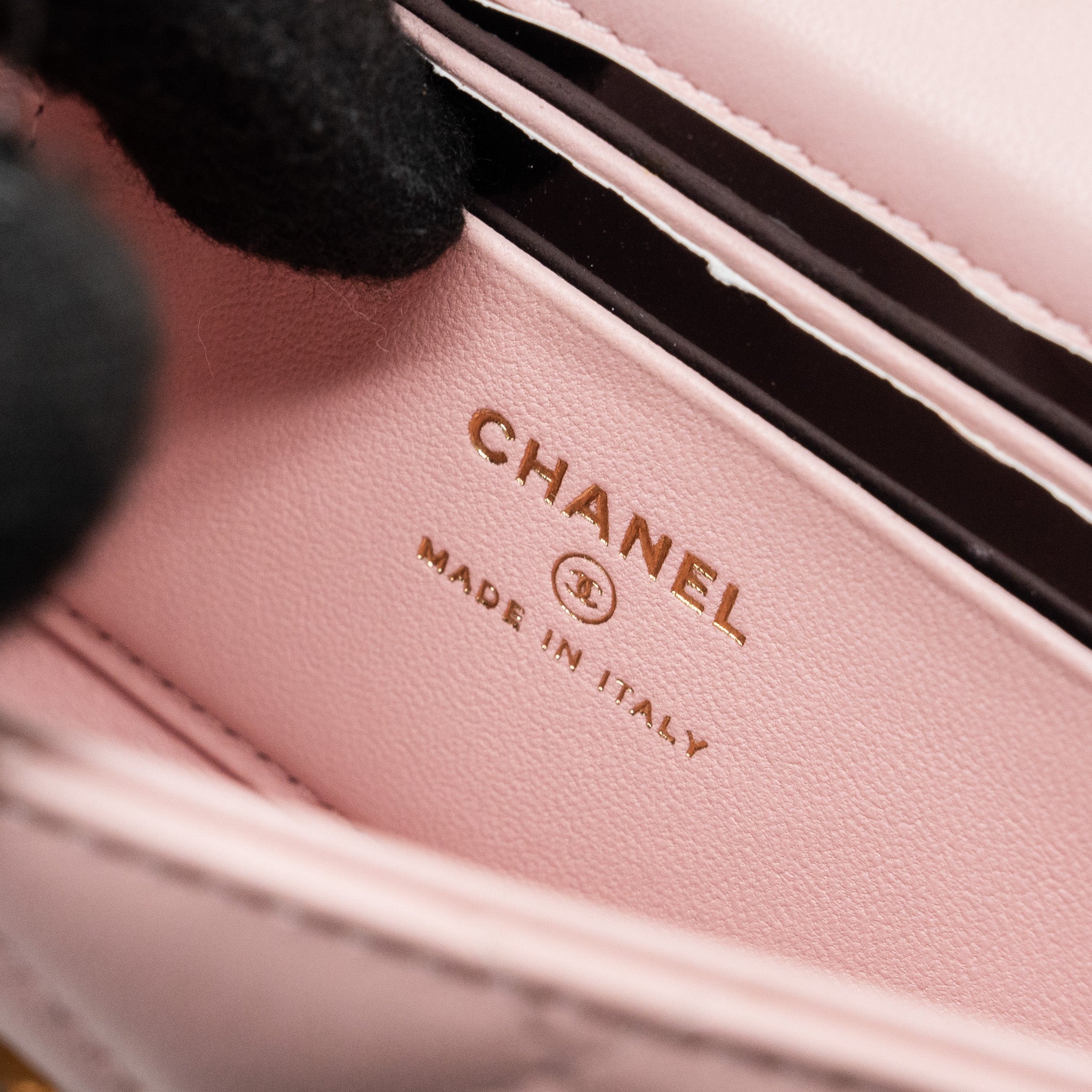 chanel-22b-flap-bag-with-enamel-top-handle-lambskin-light-pink-ghw
