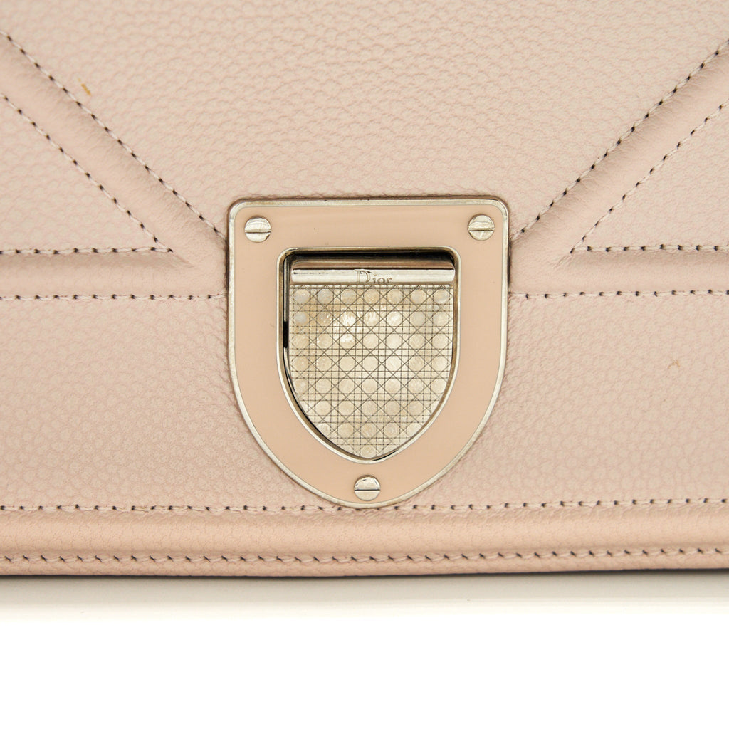 dior-medium-diorama-bag-grained-calfskin-beige-shw