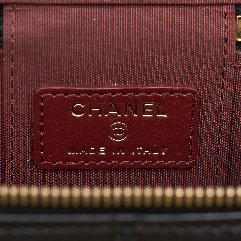 chanel-21a-gold-crush-mini-vanity-case-calfskin-black-ghw-1