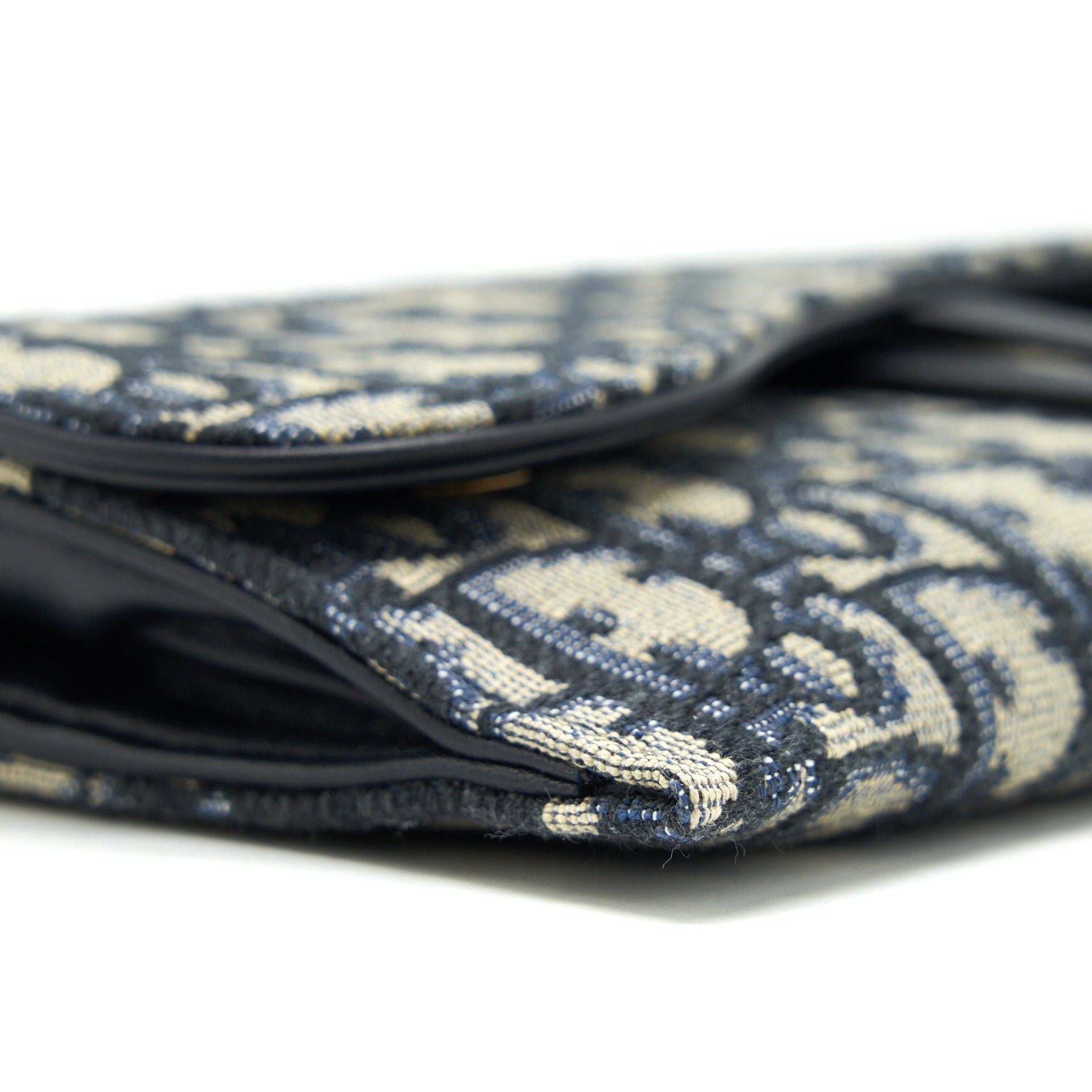dior-saddle-wallet-on-chain-blue-oblique-jacquard