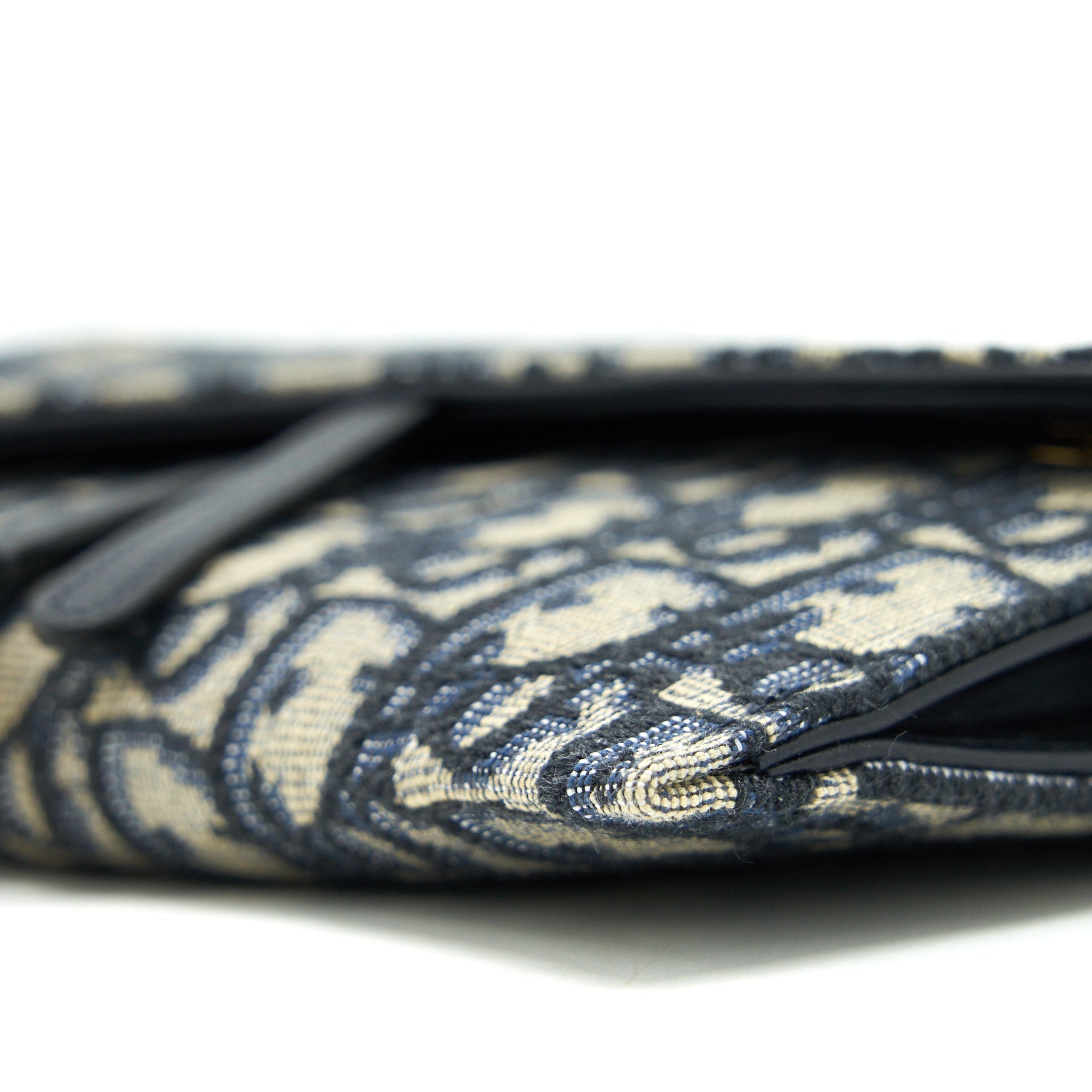 dior-saddle-wallet-on-chain-blue-oblique-jacquard