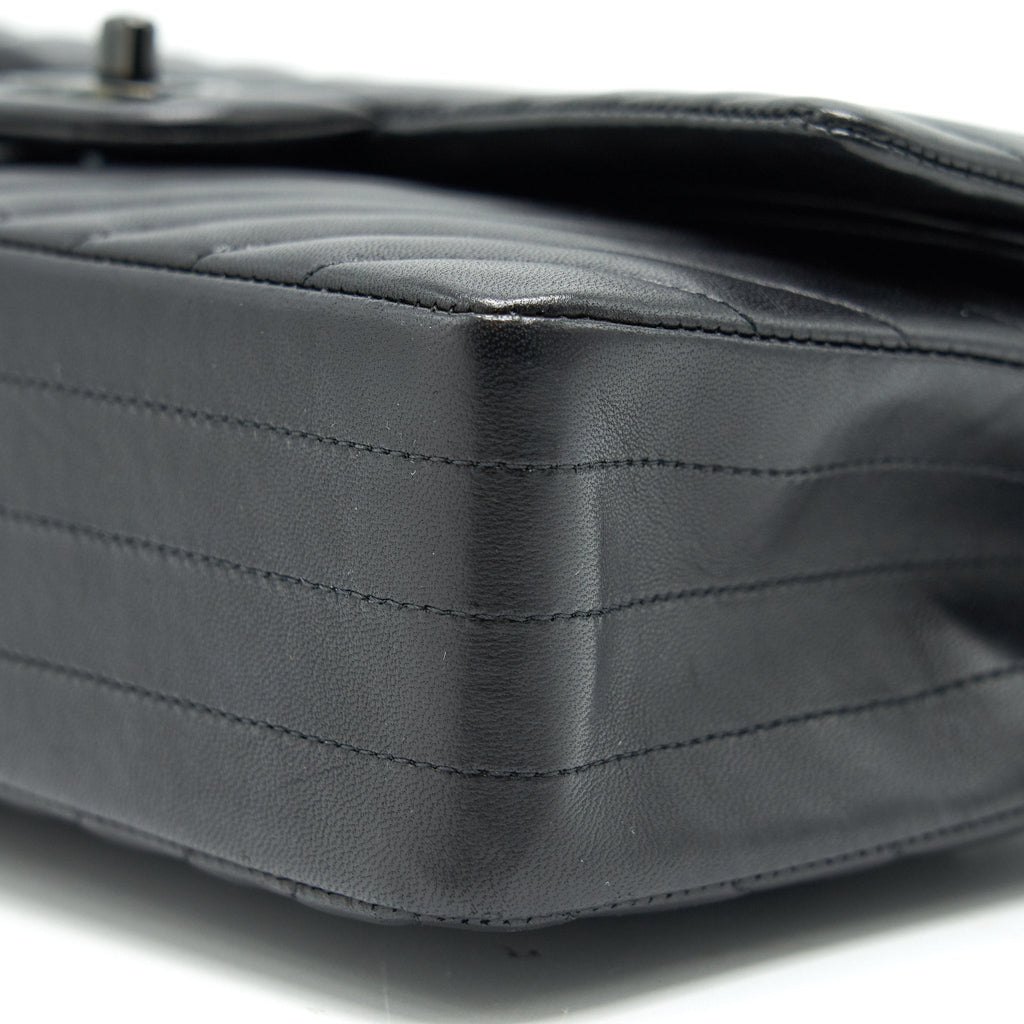 chanel-chevron-medium-clssic-double-flap-bag-so-black