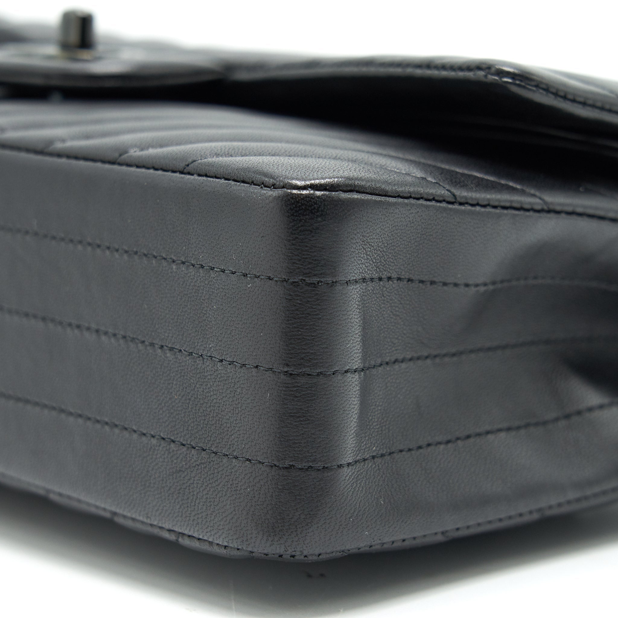 chanel-chevron-medium-clssic-double-flap-bag-so-black