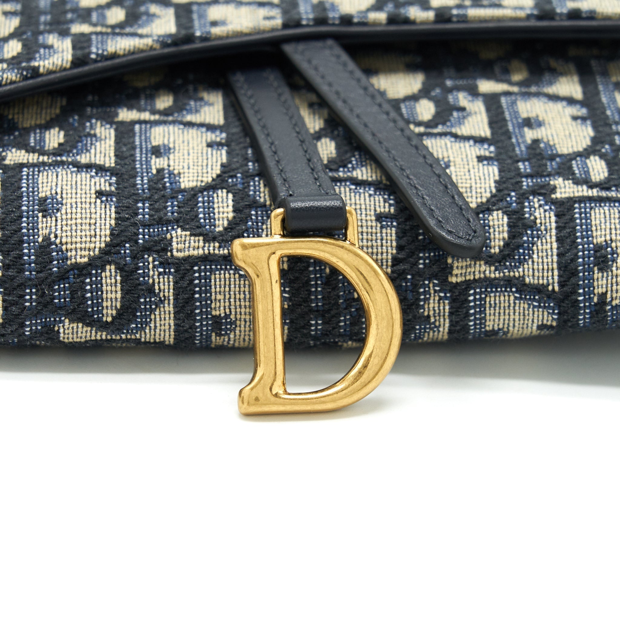 dior-saddle-wallet-on-chain-blue-oblique-jacquard