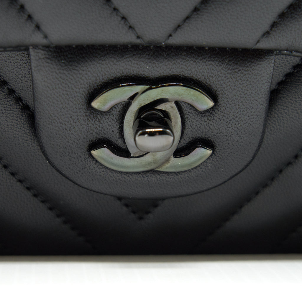 chanel-chevron-medium-clssic-double-flap-bag-so-black