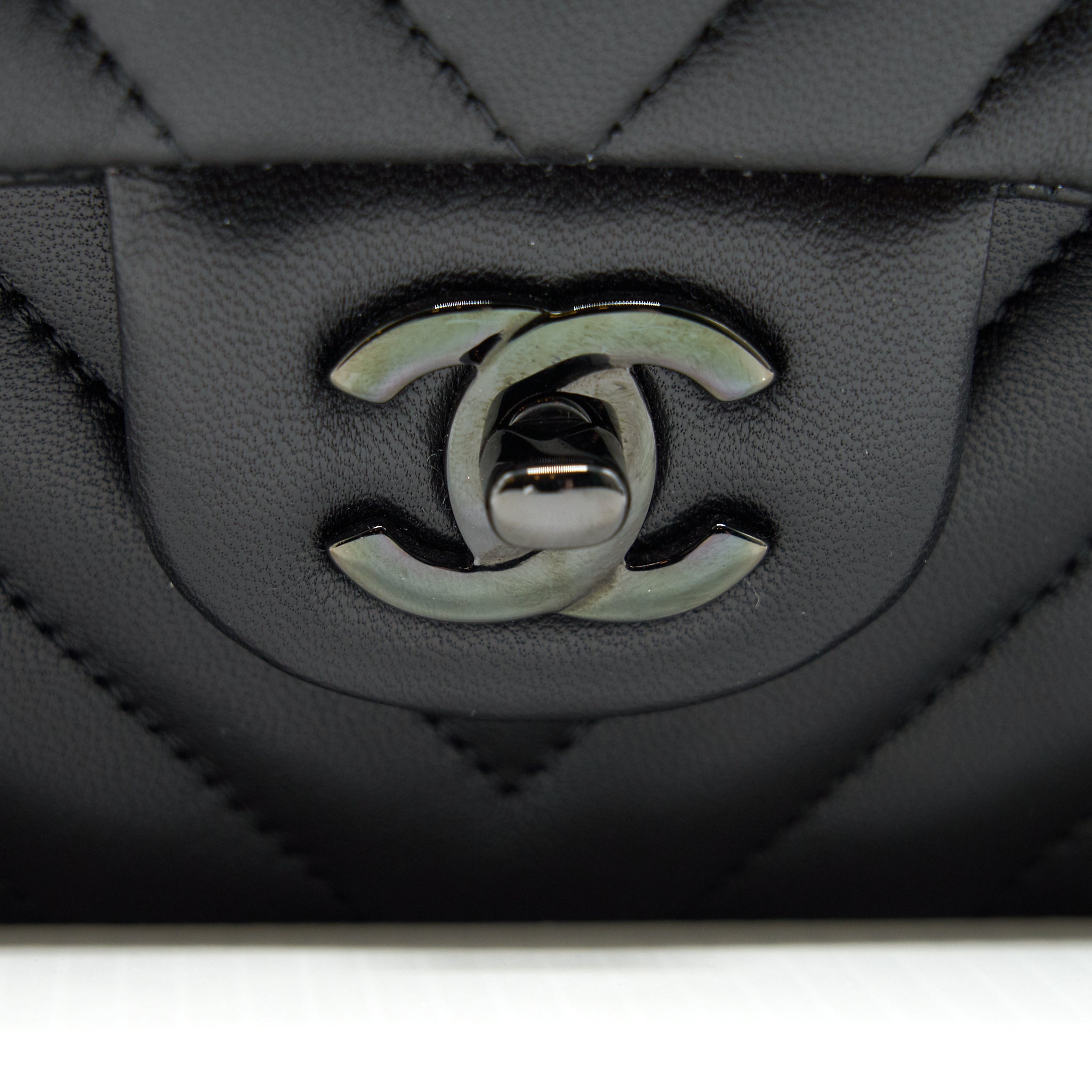 chanel-chevron-medium-clssic-double-flap-bag-so-black