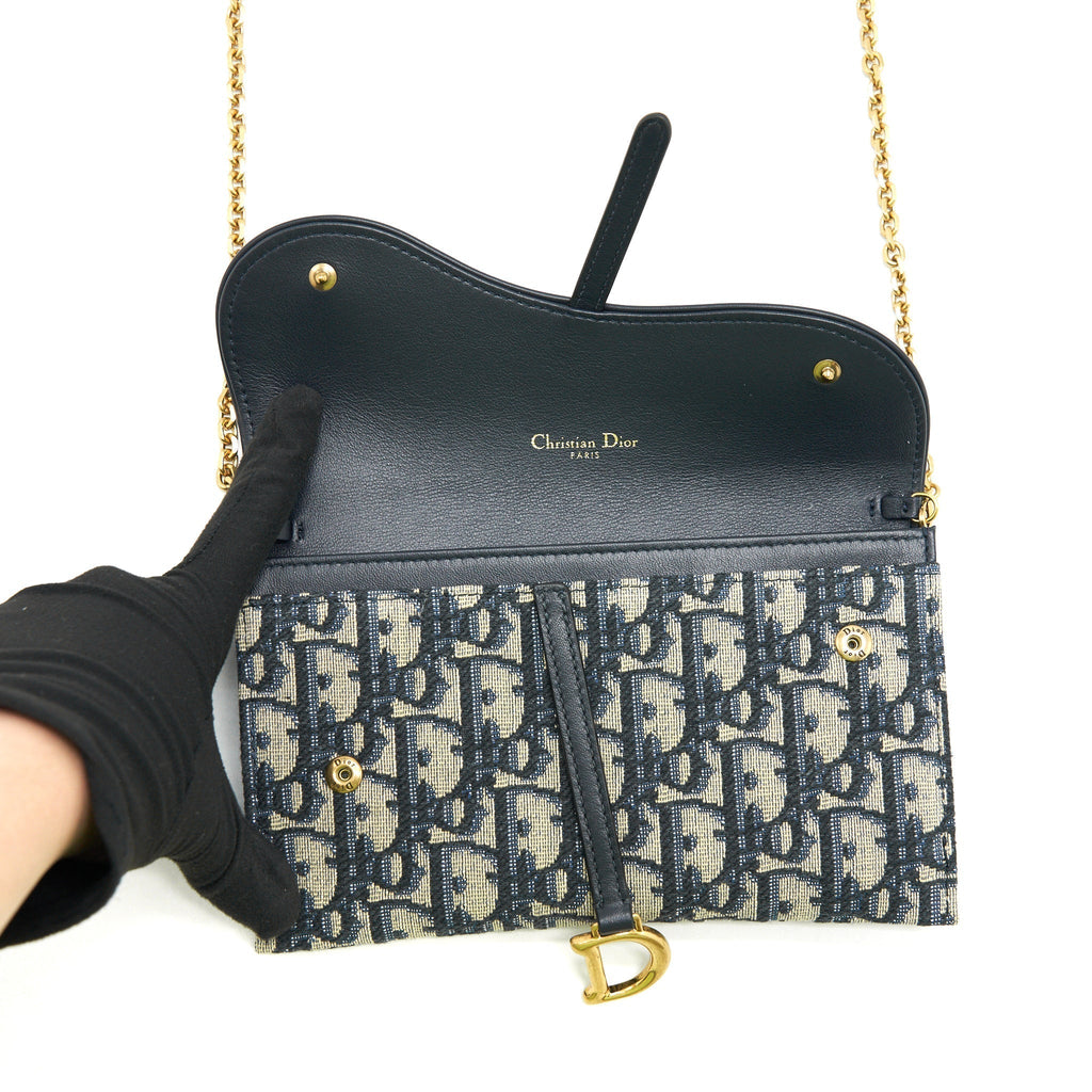 dior-saddle-wallet-on-chain-blue-oblique-jacquard