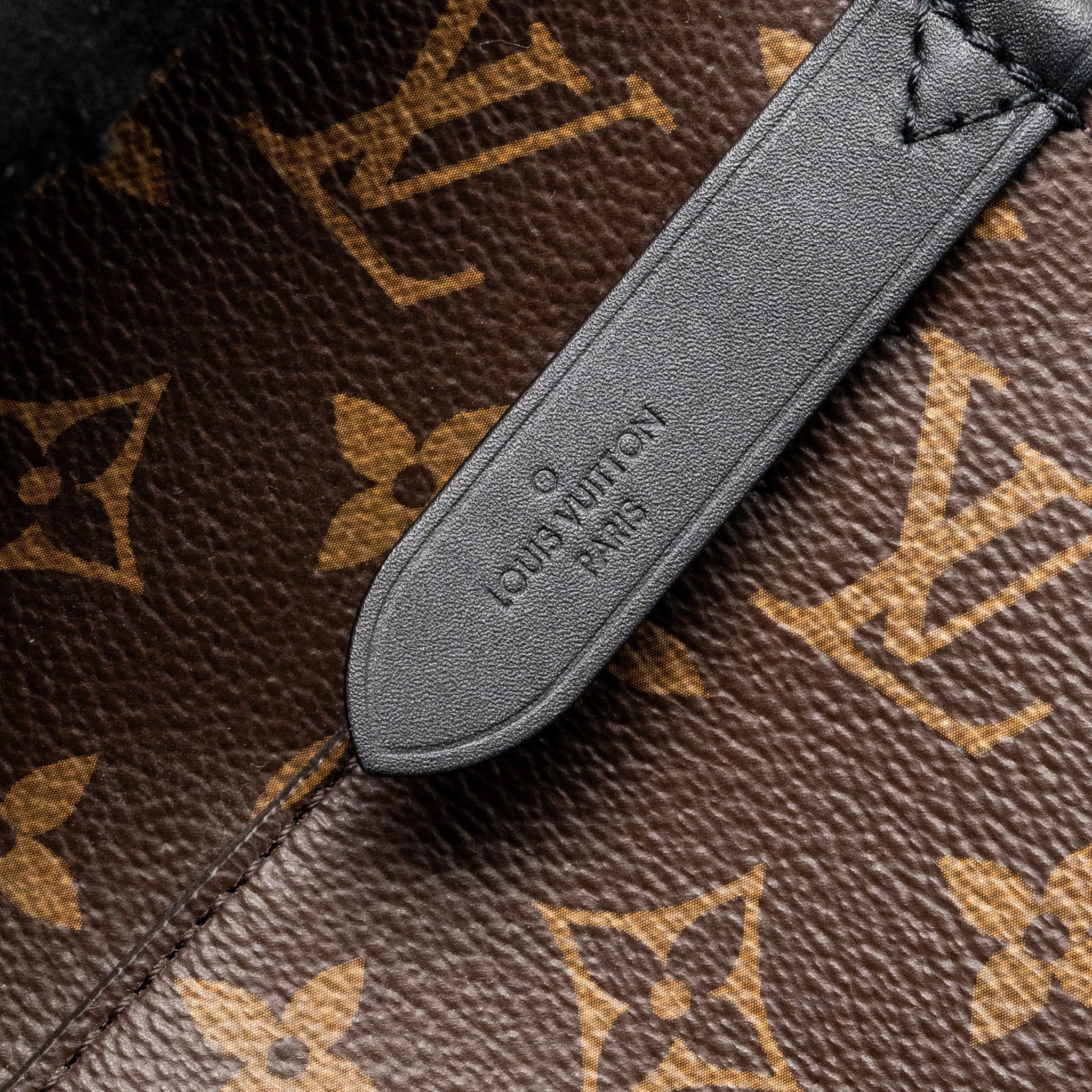 louis-vuitton-neonoe-monogram-canvas-black-ghw-4