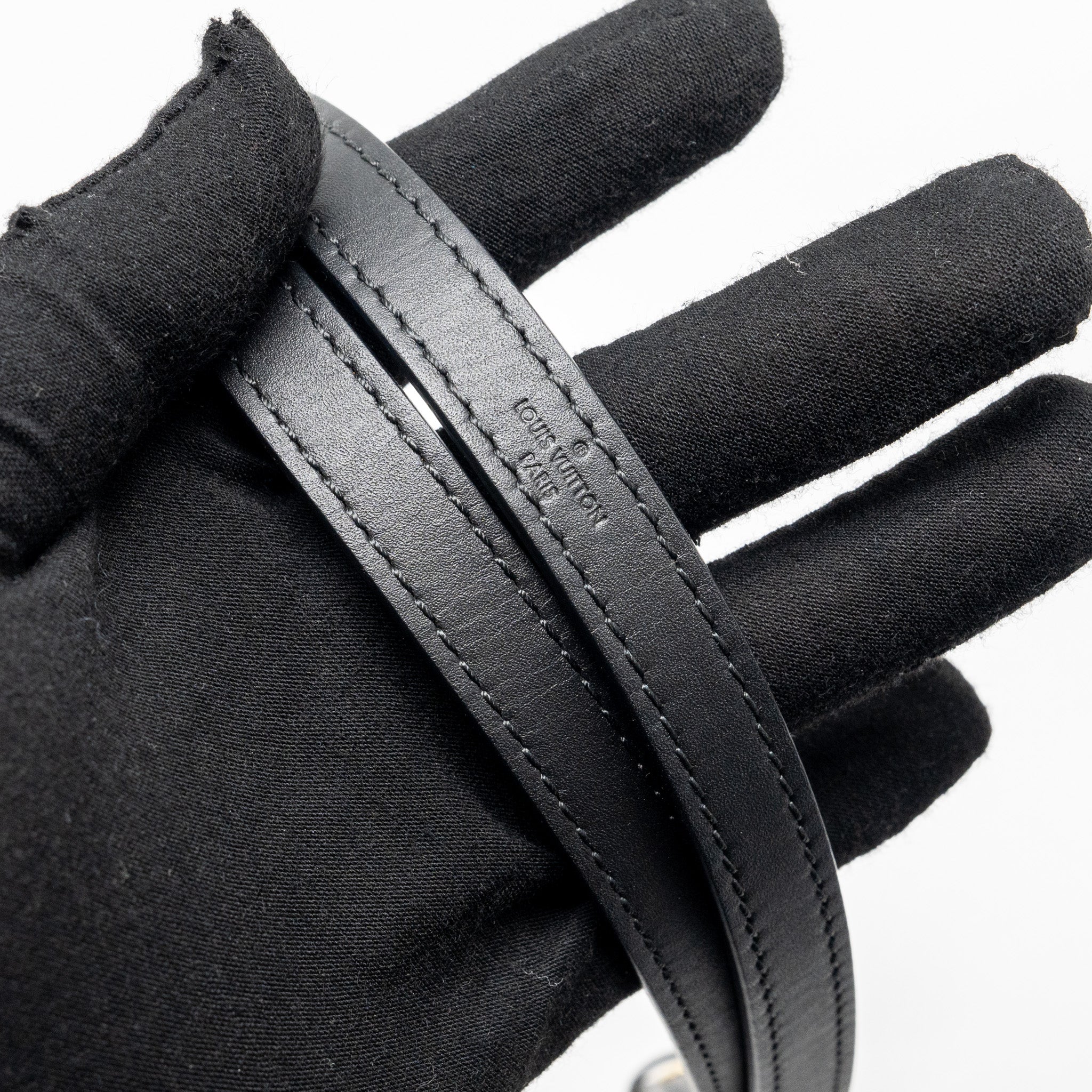 louis-vuitton-neonoe-monogram-canvas-black-ghw-4