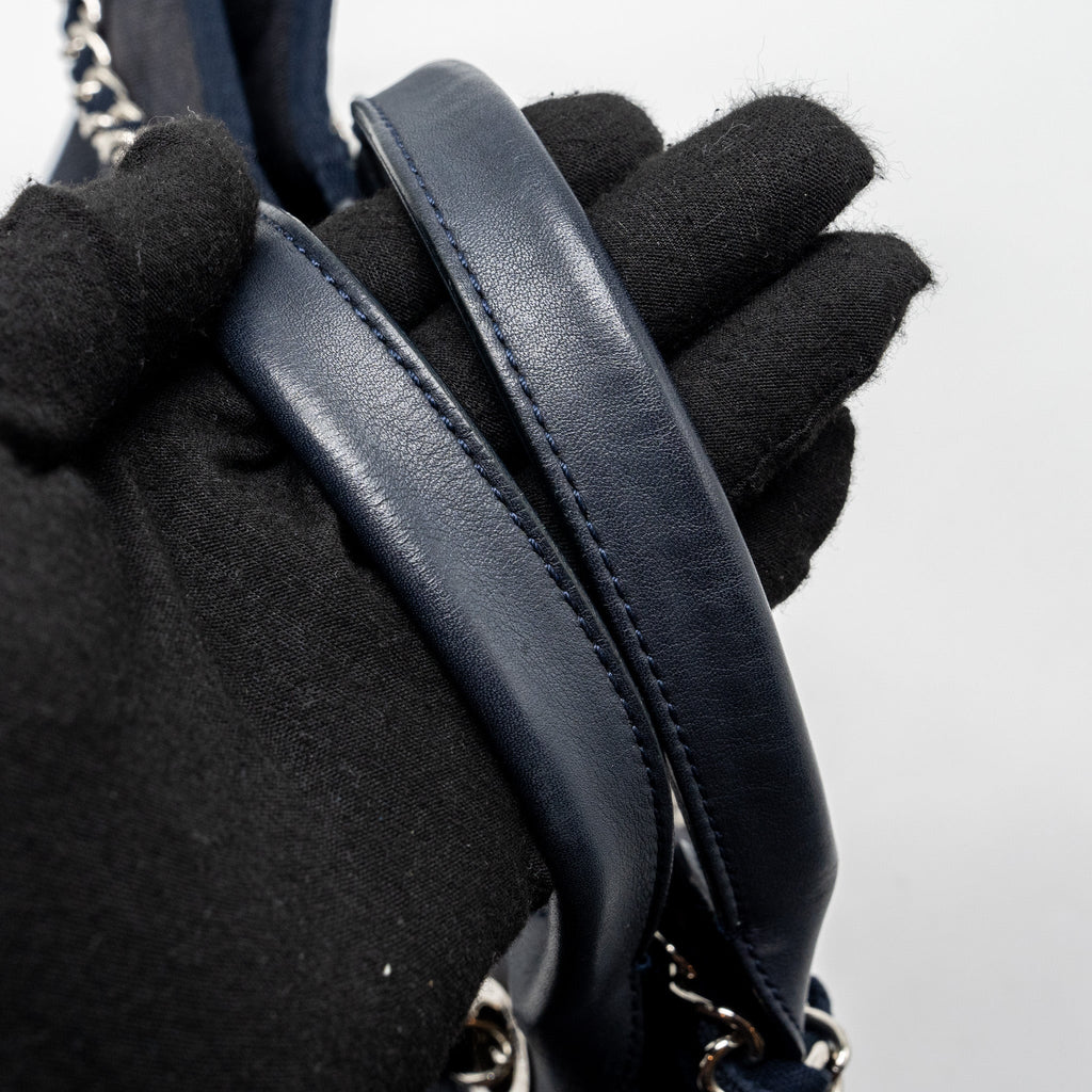 chanel-deauville-tote-bag-denim-calfskin-dark-blue-shw
