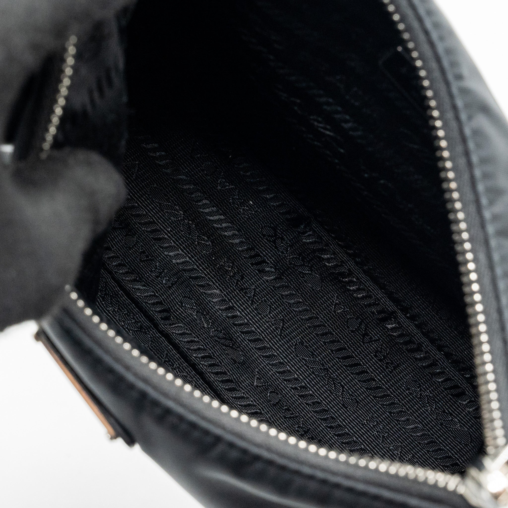 prada-reedition-2005-re-nylon-black-shw