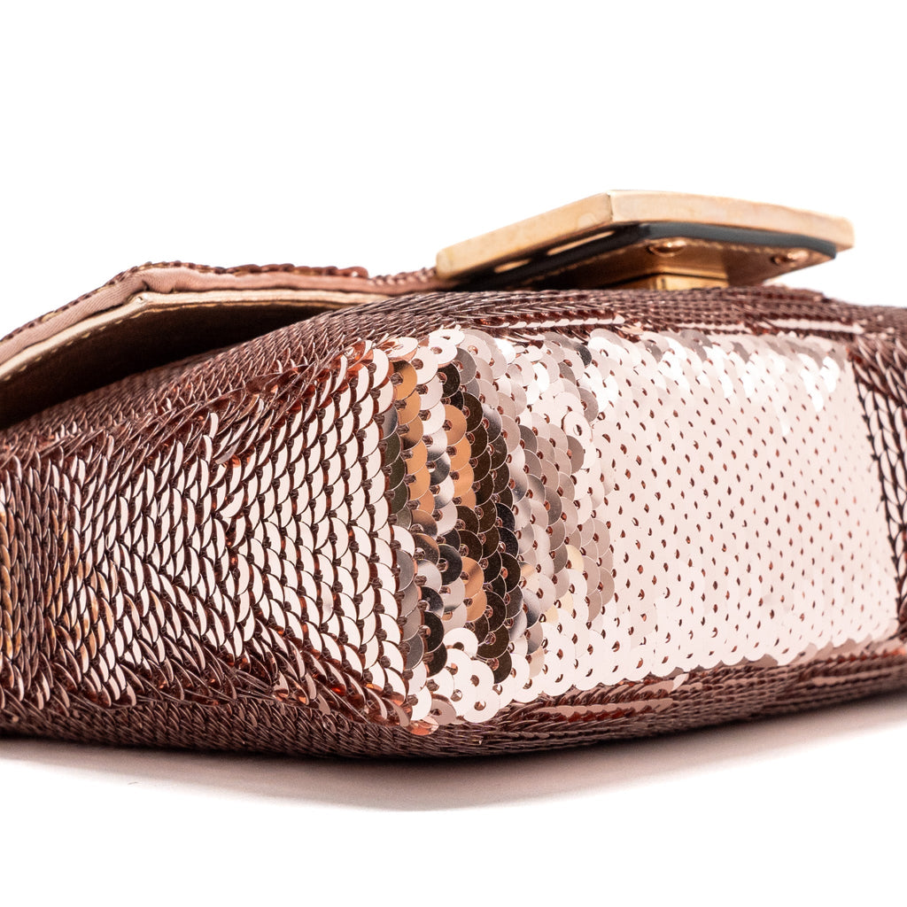 fendi-mini-baguette-paulette-rose-gold-rghw