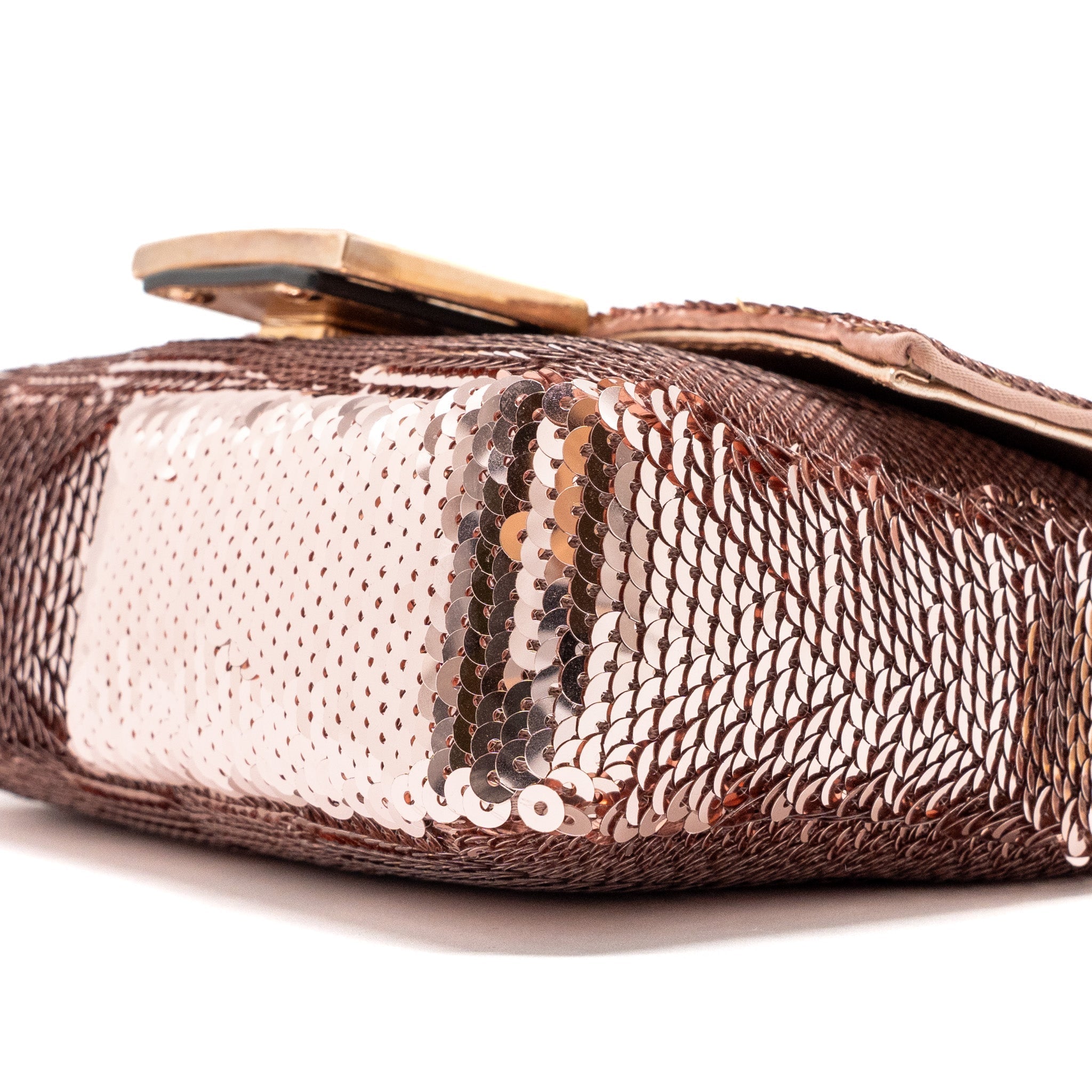 fendi-mini-baguette-paulette-rose-gold-rghw