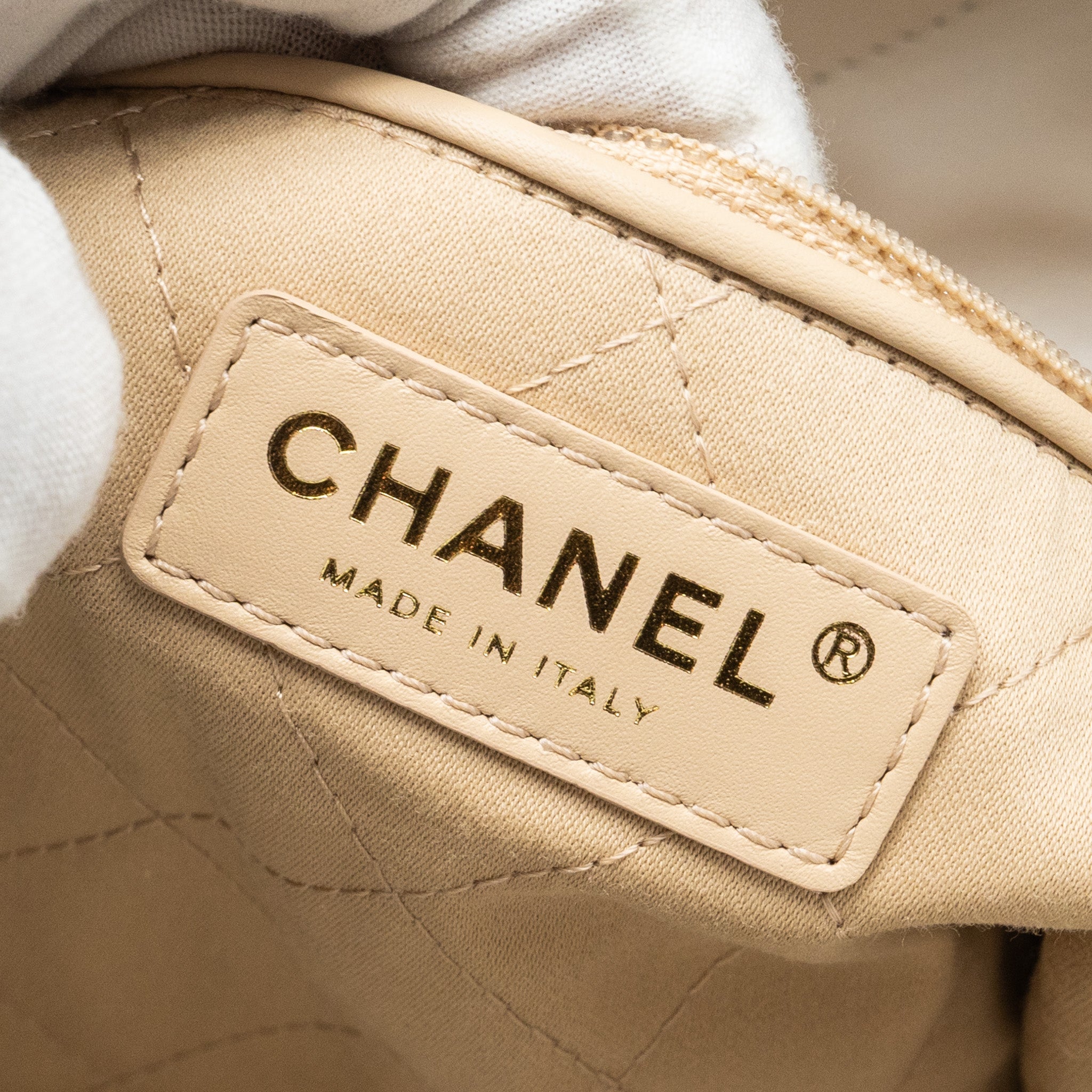 chanel-medium-22-bag-gold-letter-shiny-calfskin-white-ghw-microchip-copy