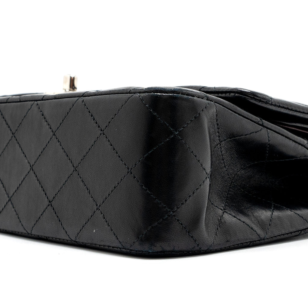 chanel-medium-classic-double-flap-bag-lambskin-black-shw-copy