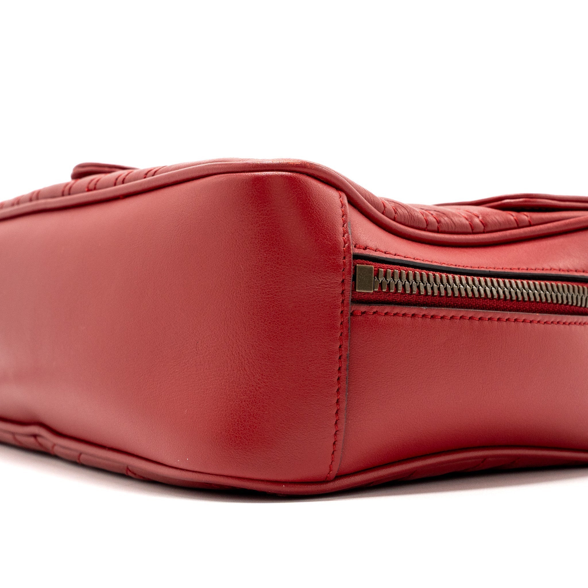 gucci-gg-marmont-matelasse-shoulder-bag-calfskin-red-ghw