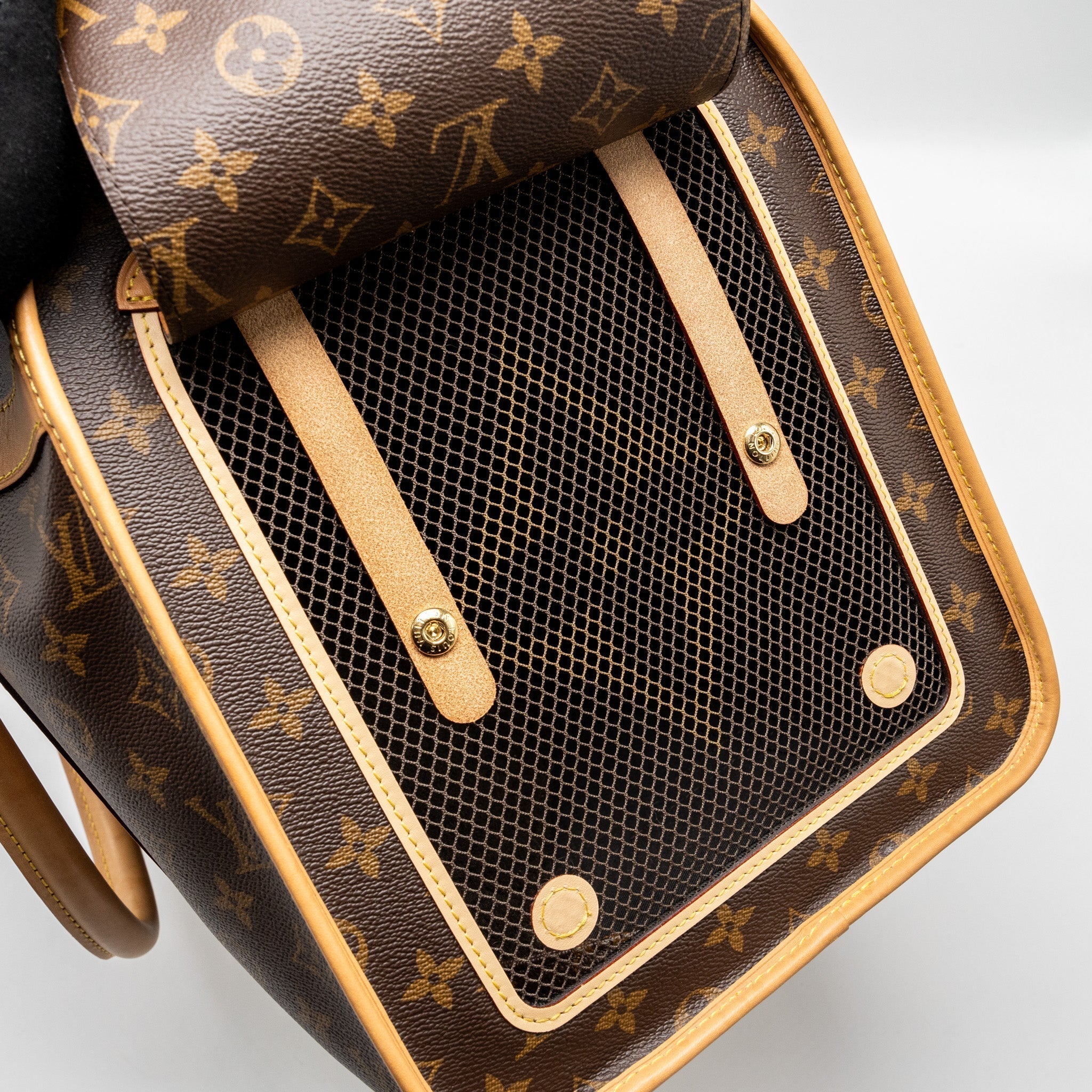 louis-vuitton-dog-bag-monogram-canvas-ghw