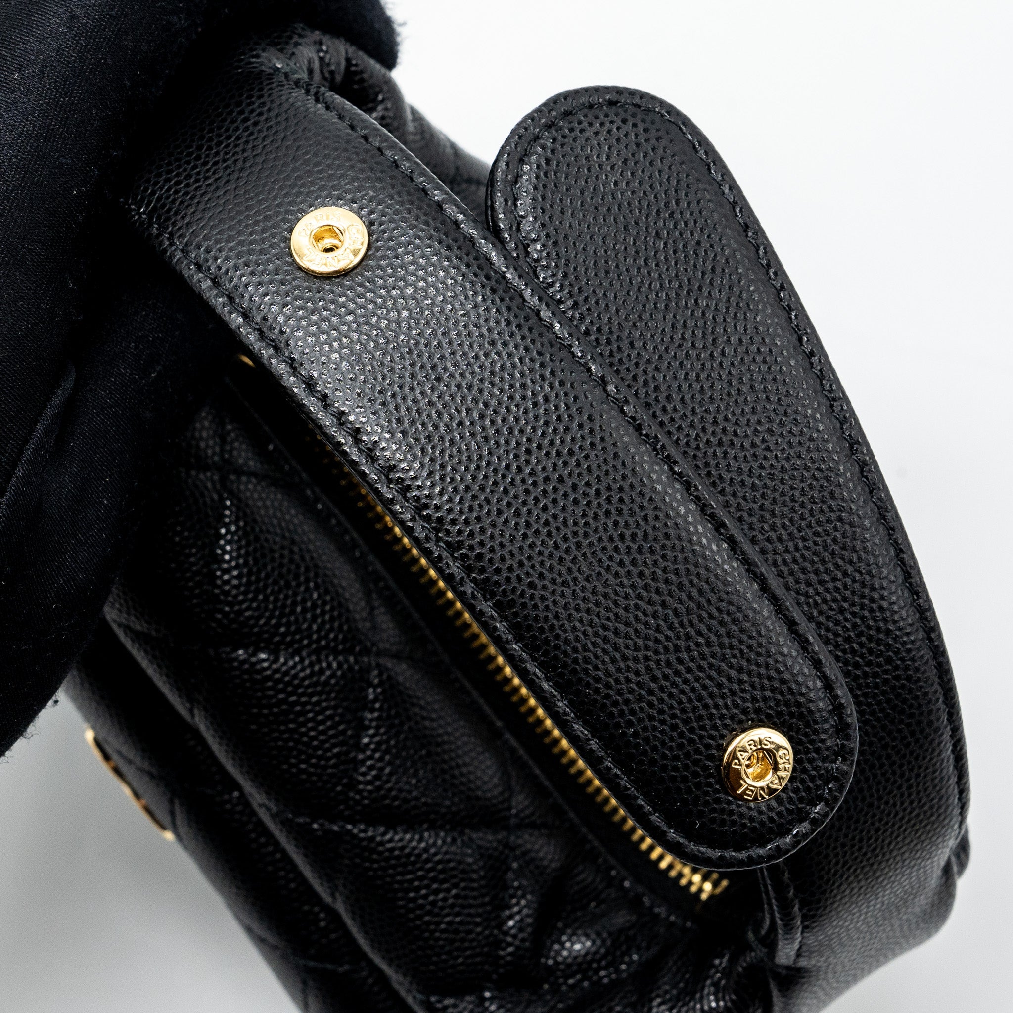 chanel-23b-round-clutch-caviar-black-ghw-microchip