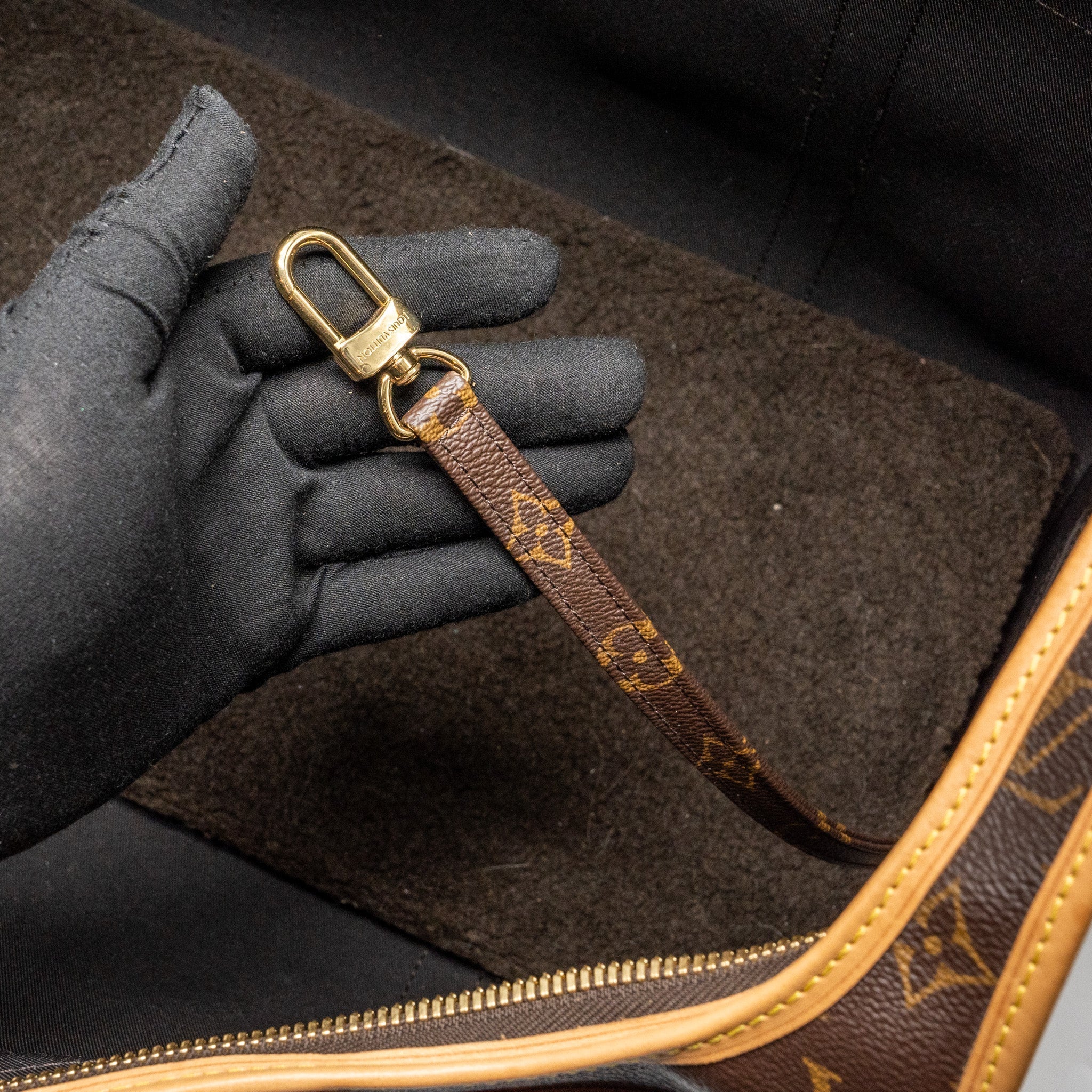 louis-vuitton-dog-bag-monogram-canvas-ghw