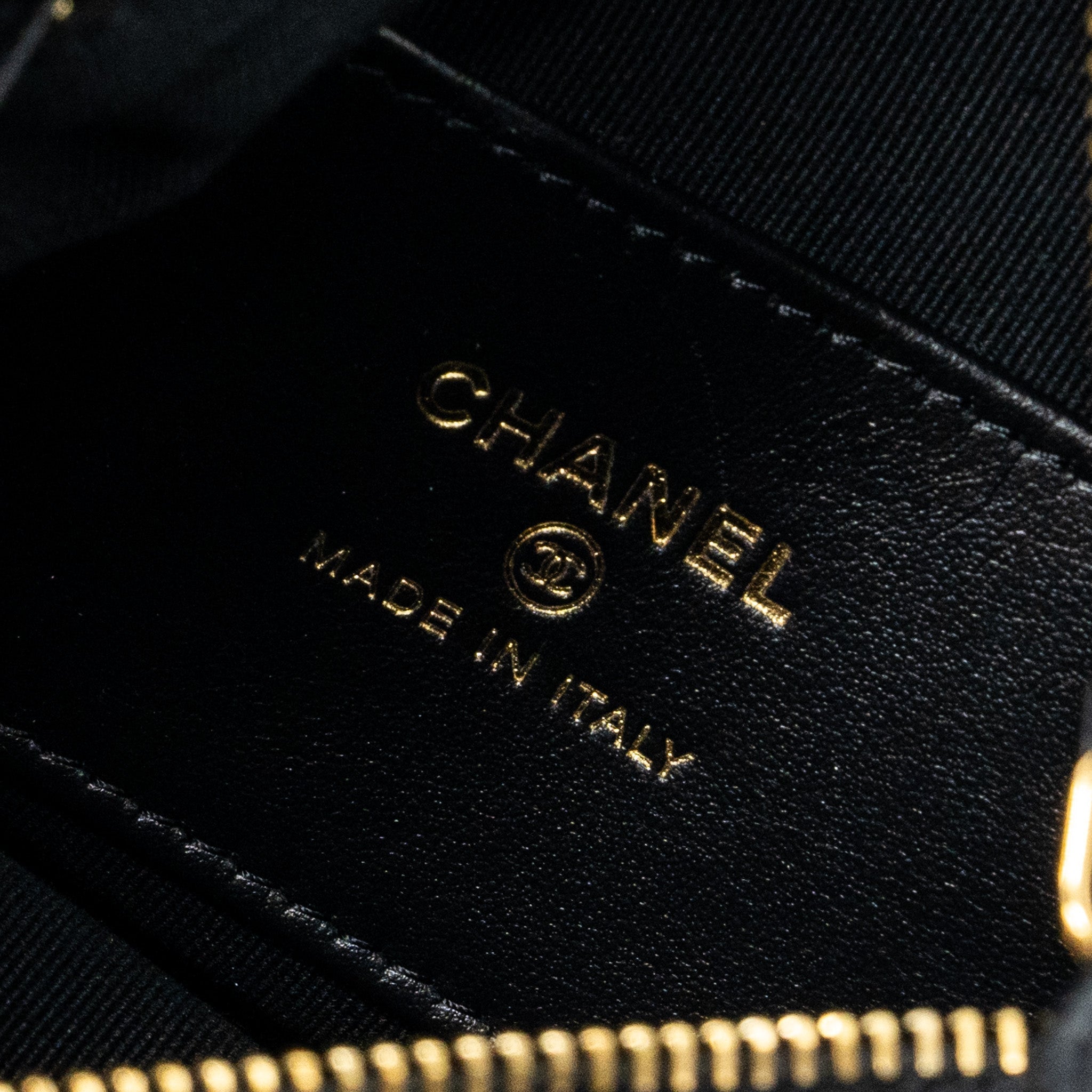 chanel-23b-round-clutch-caviar-black-ghw-microchip