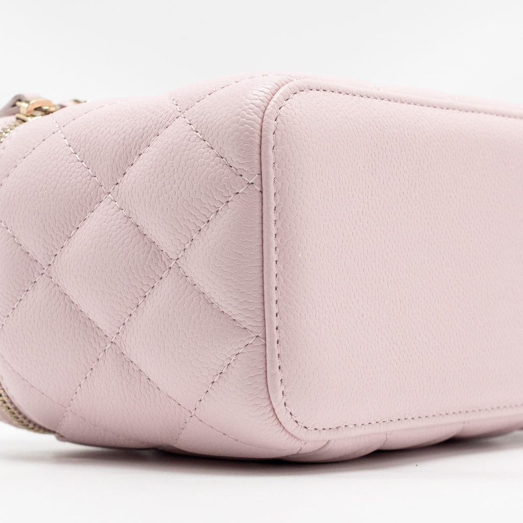 chanel-22p-long-vanity-case-with-logo-chain-light-pink-caviar-lghw