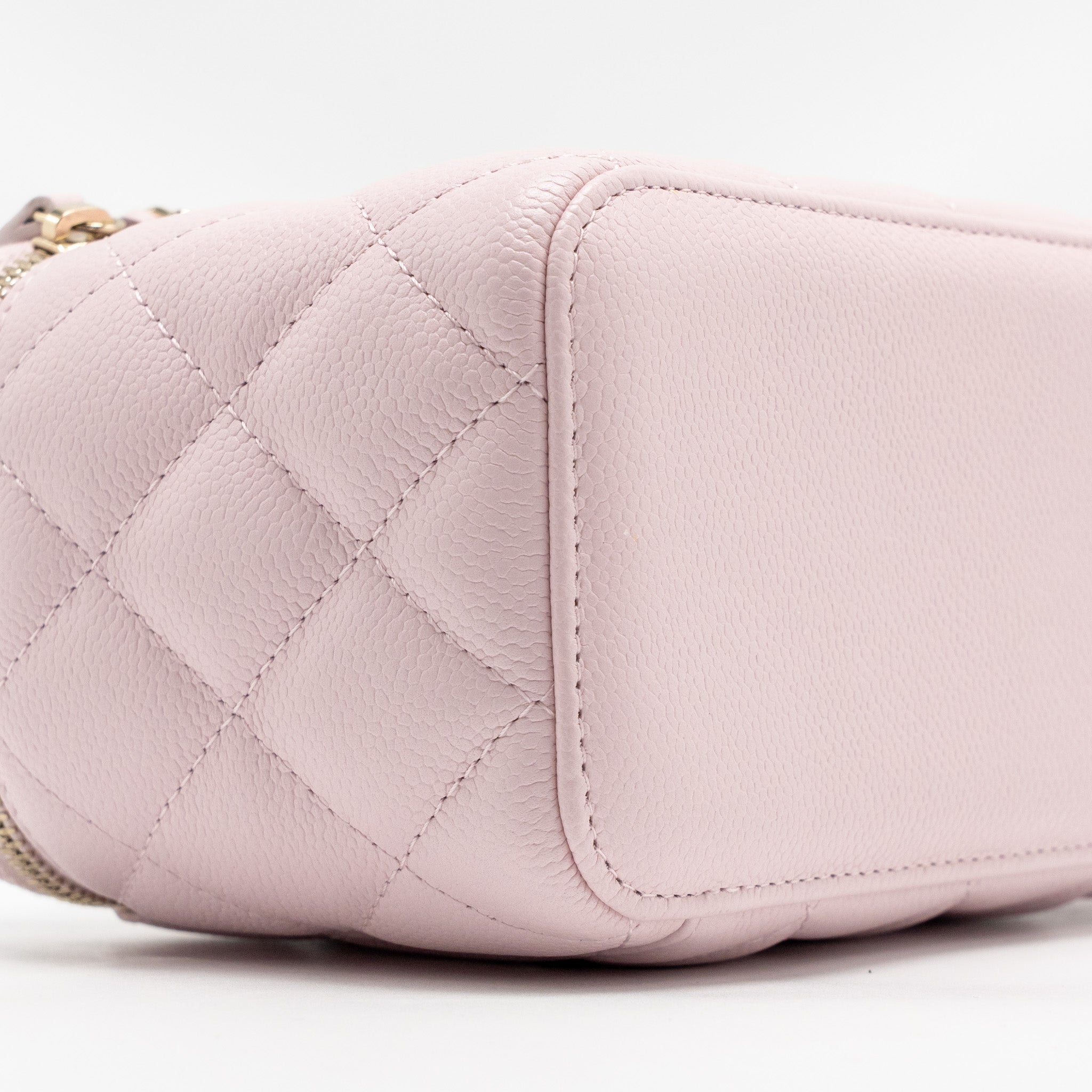 chanel-22p-long-vanity-case-with-logo-chain-light-pink-caviar-lghw