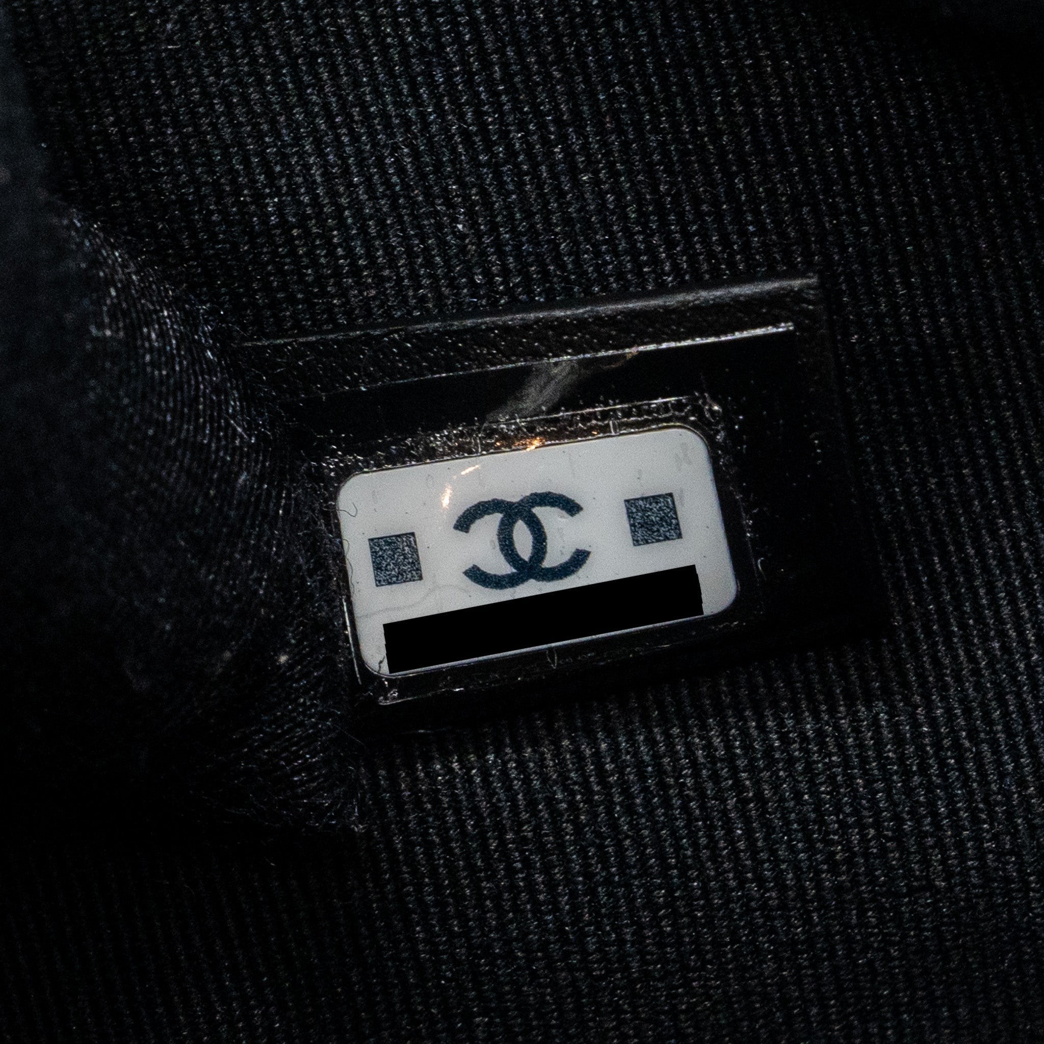 chanel-23b-round-clutch-caviar-black-ghw-microchip