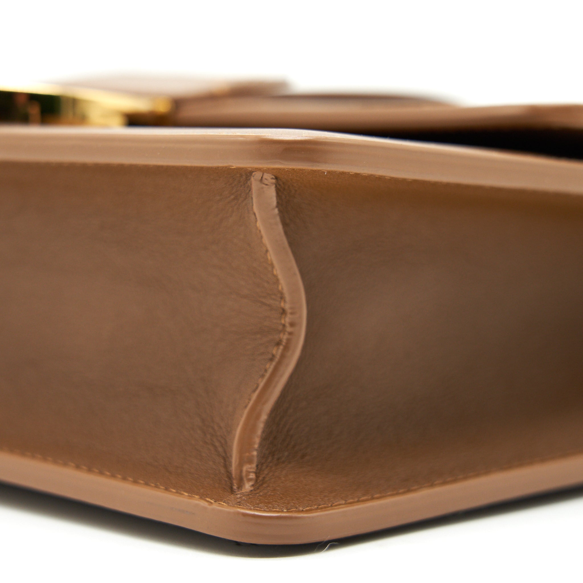 dior-30-montaigne-medium-bag-calfskin-caramel