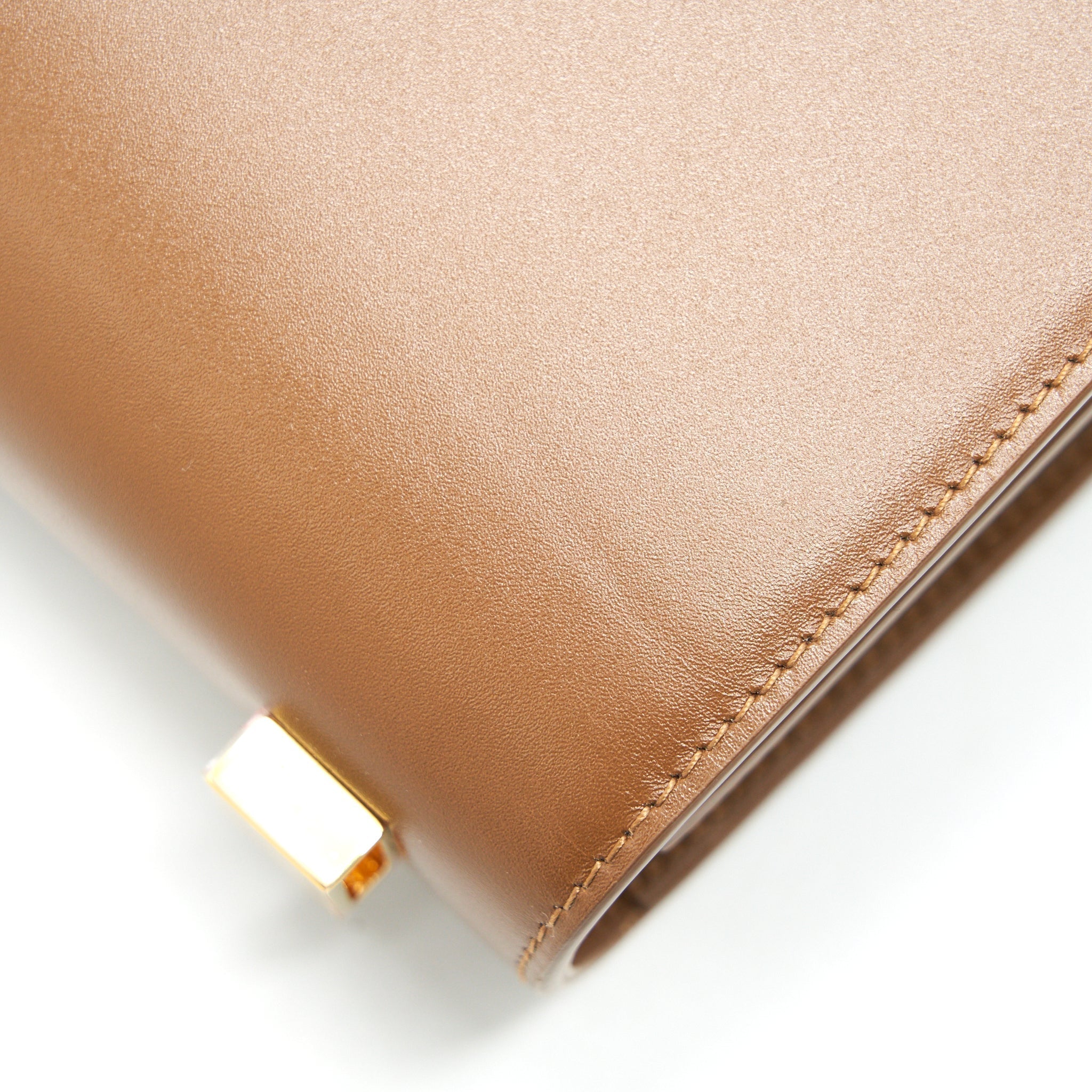 dior-30-montaigne-medium-bag-calfskin-caramel