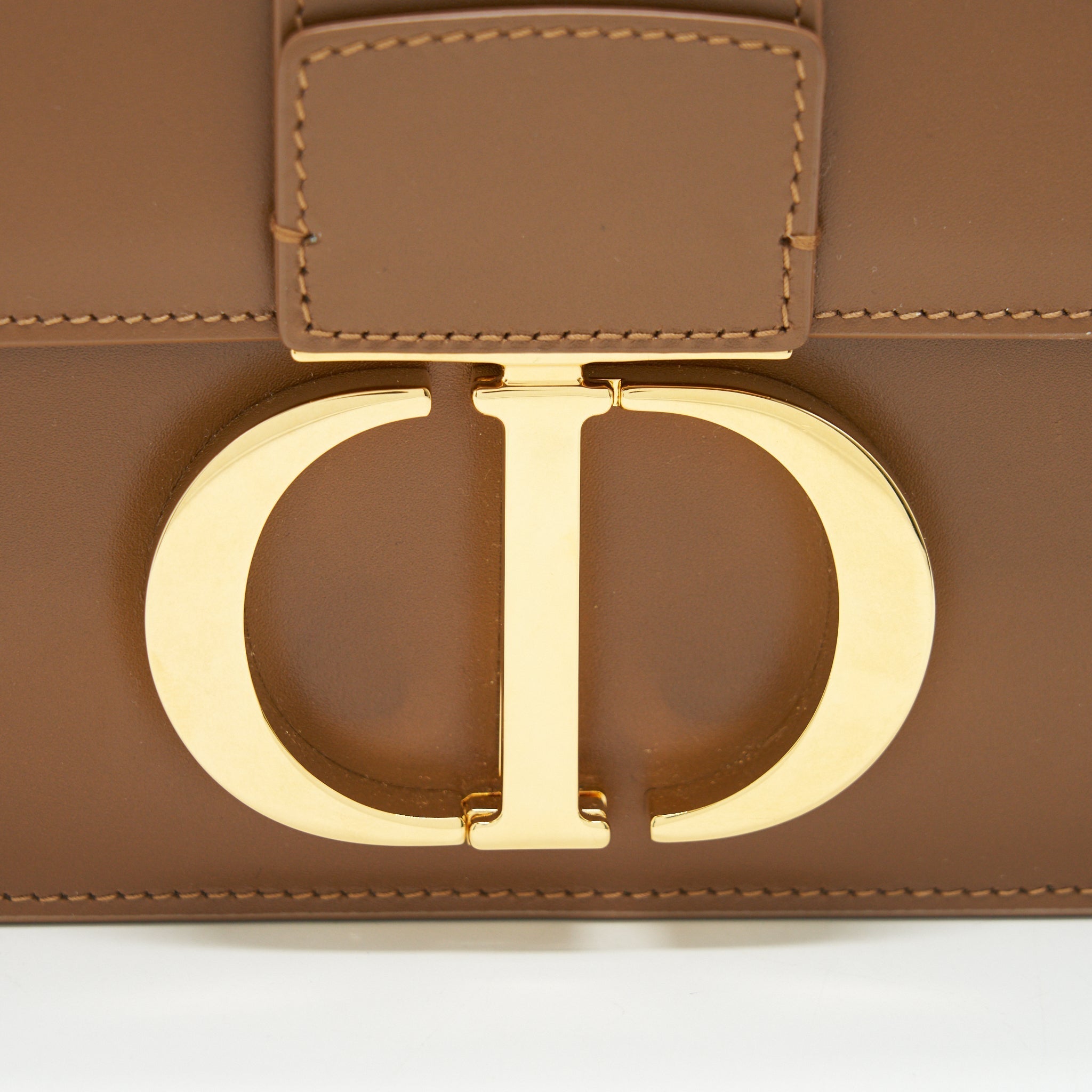 dior-30-montaigne-medium-bag-calfskin-caramel