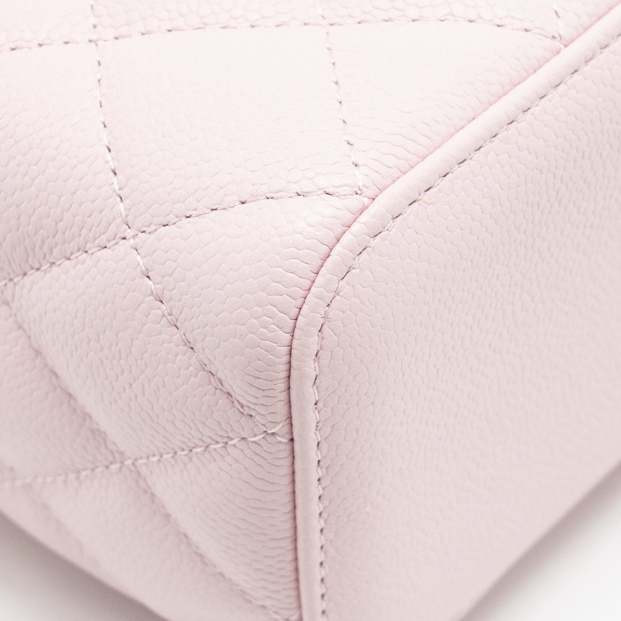chanel-22p-long-vanity-case-with-logo-chain-light-pink-caviar-lghw