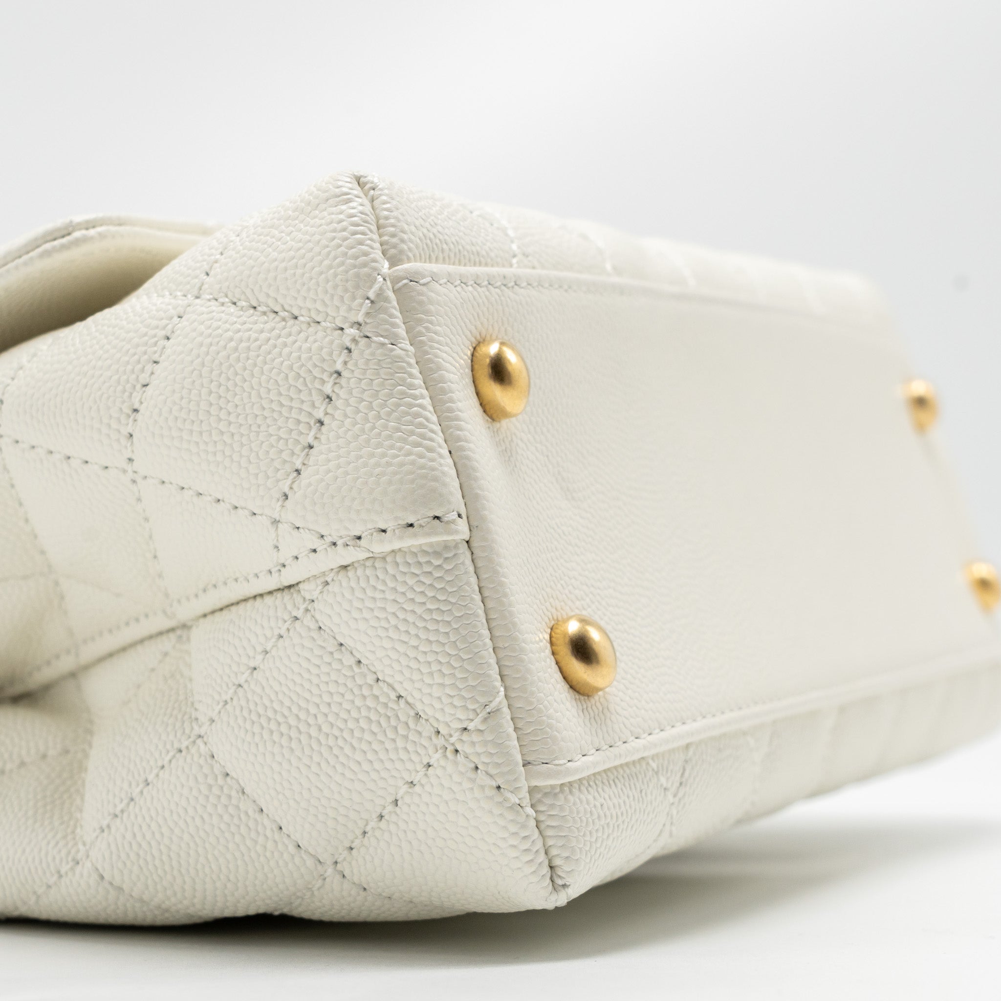 chanel-detailed-top-handle-small-coco-handle-caviar-white-ghw-microchip