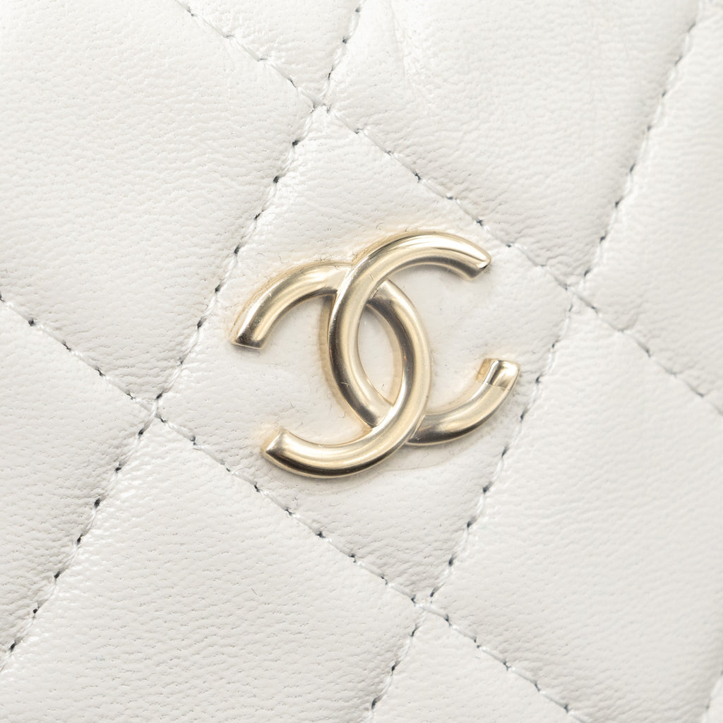chanel-23c-round-clutch-lambskin-white-lghw-microchip
