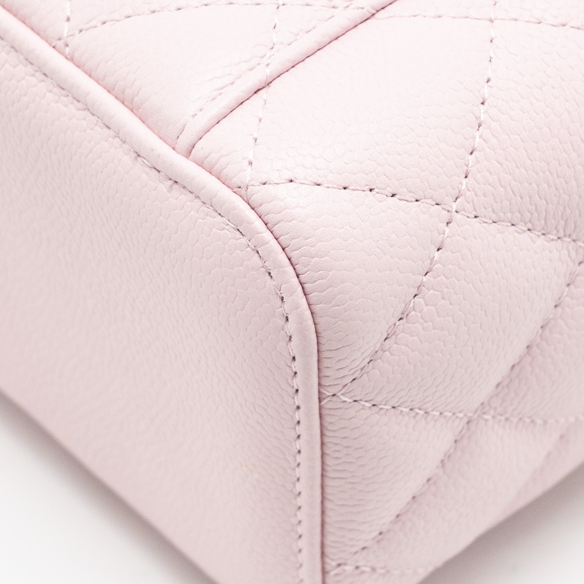 chanel-22p-long-vanity-case-with-logo-chain-light-pink-caviar-lghw
