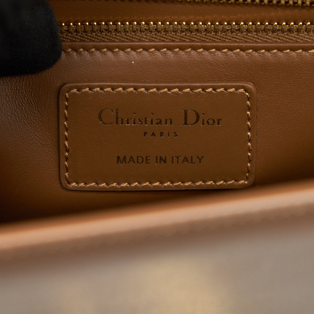 dior-30-montaigne-medium-bag-calfskin-caramel