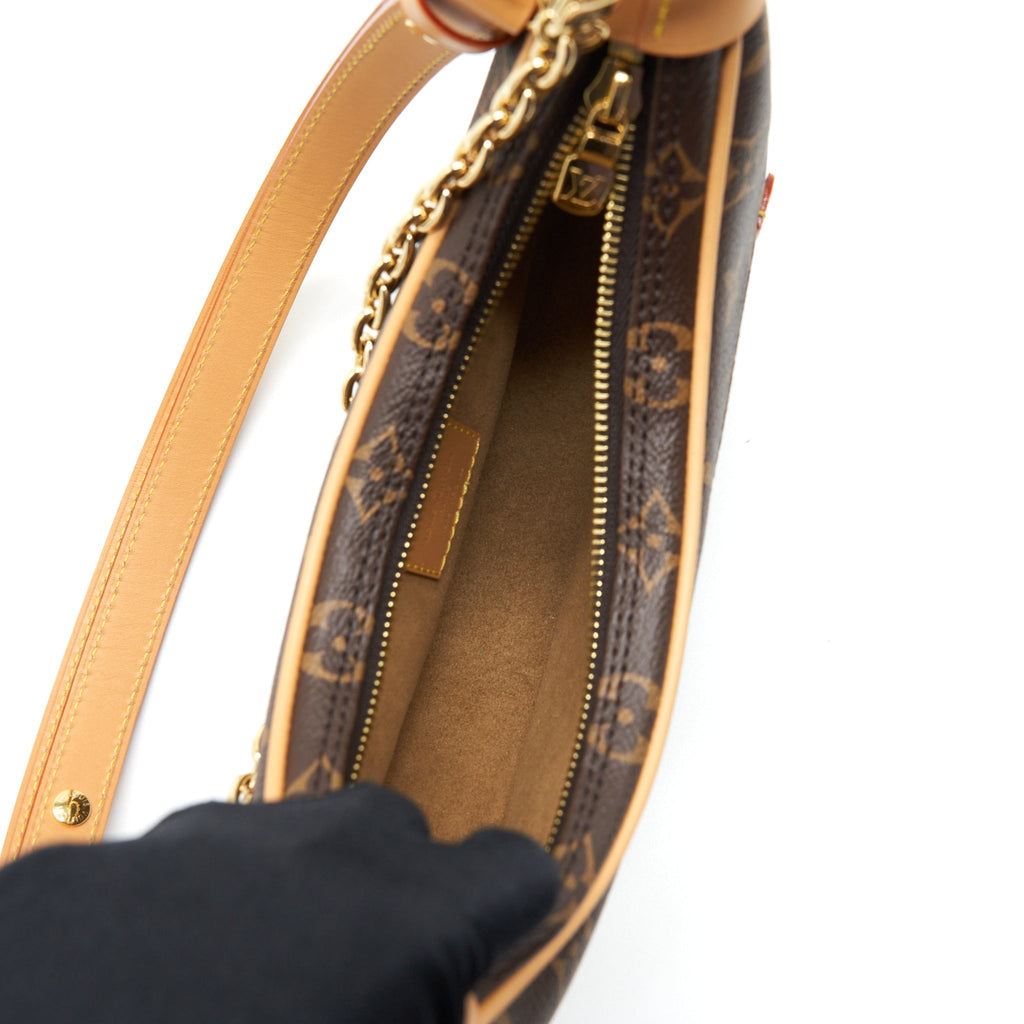 louis-vuitton-loop-bag-monogram-canvas-ghw