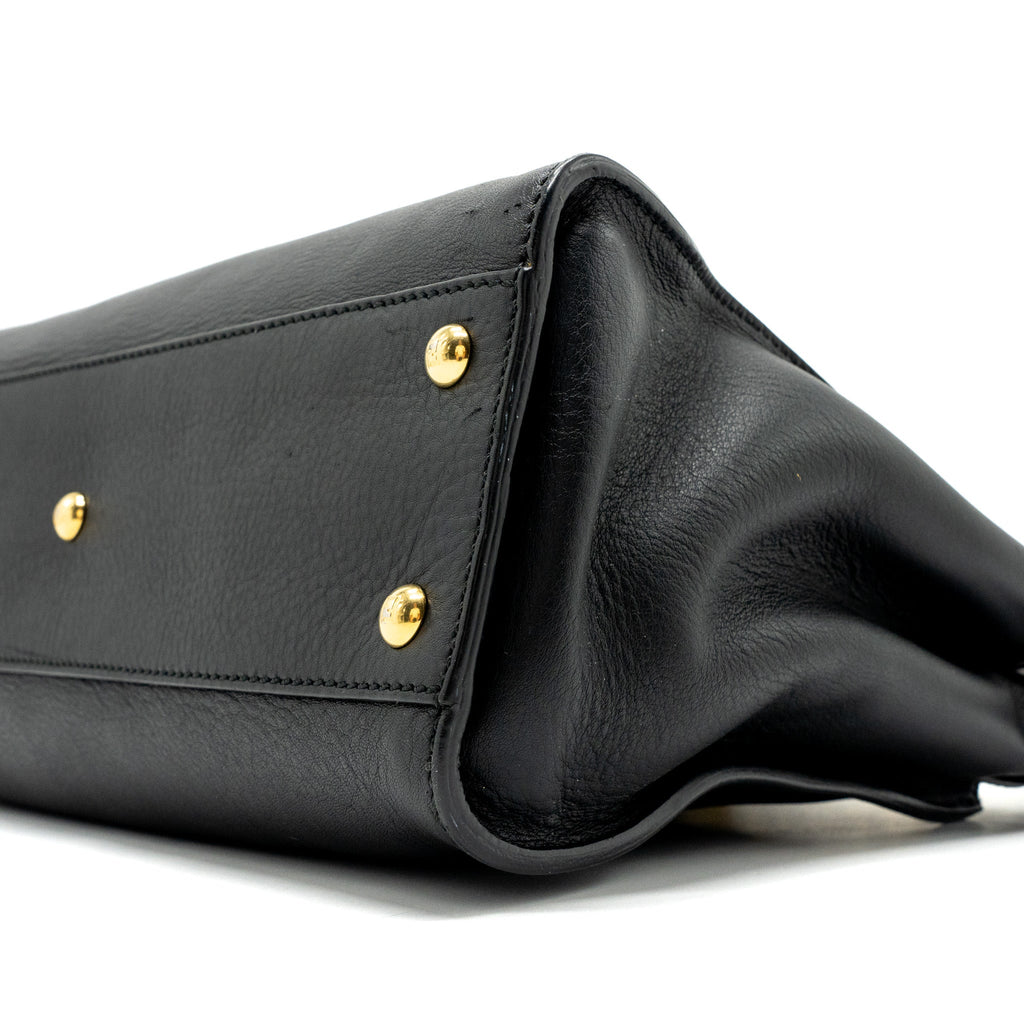 fendi-medium-peekaboo-bag-leather-black-ghw