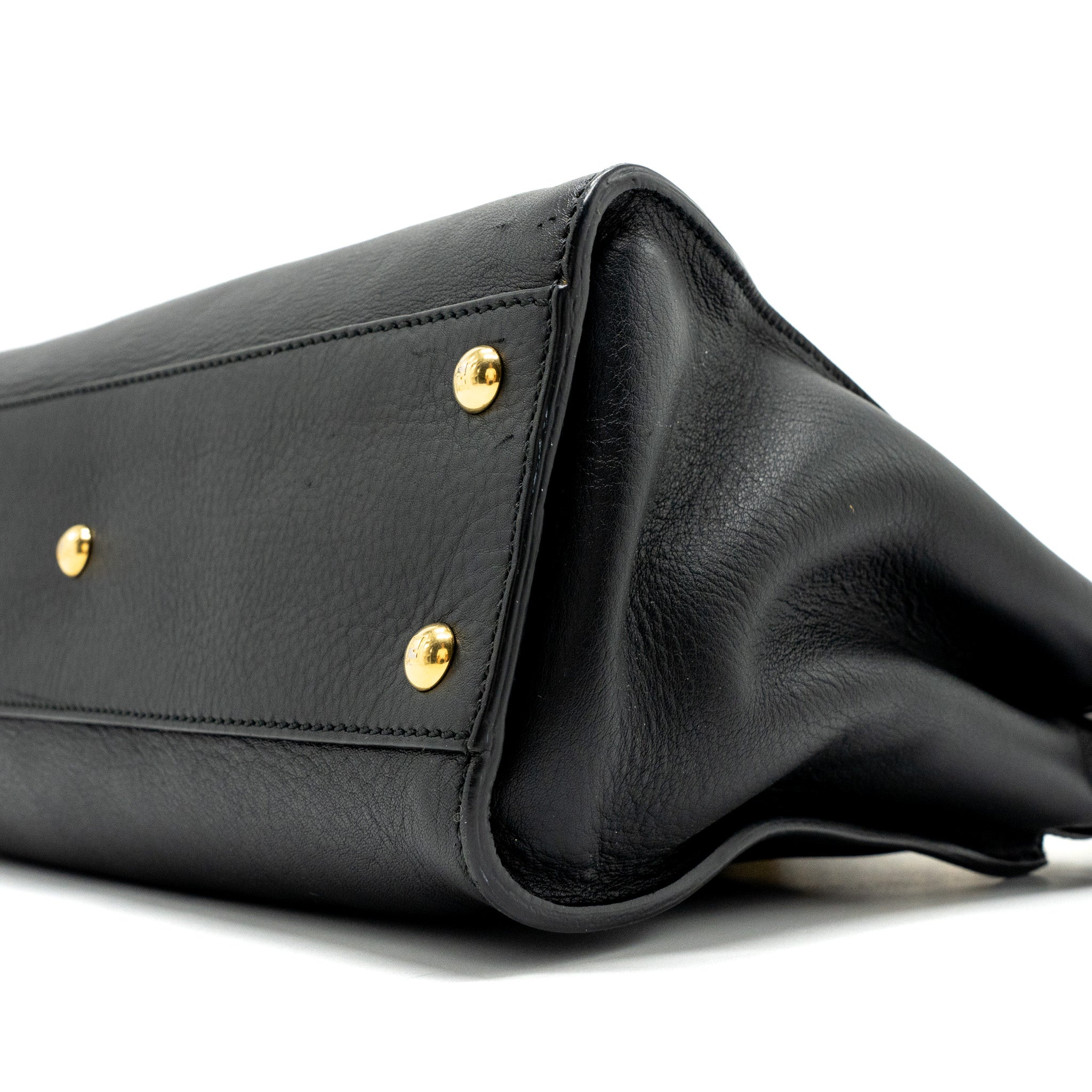 fendi-medium-peekaboo-bag-leather-black-ghw