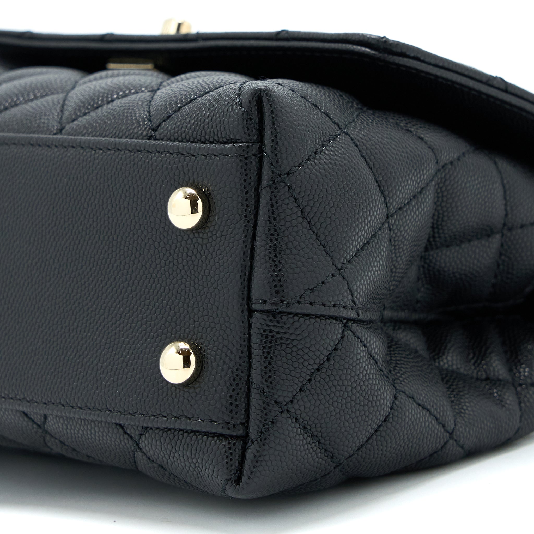 chanel-coco-handle-caviar-black-lghwmicrochip