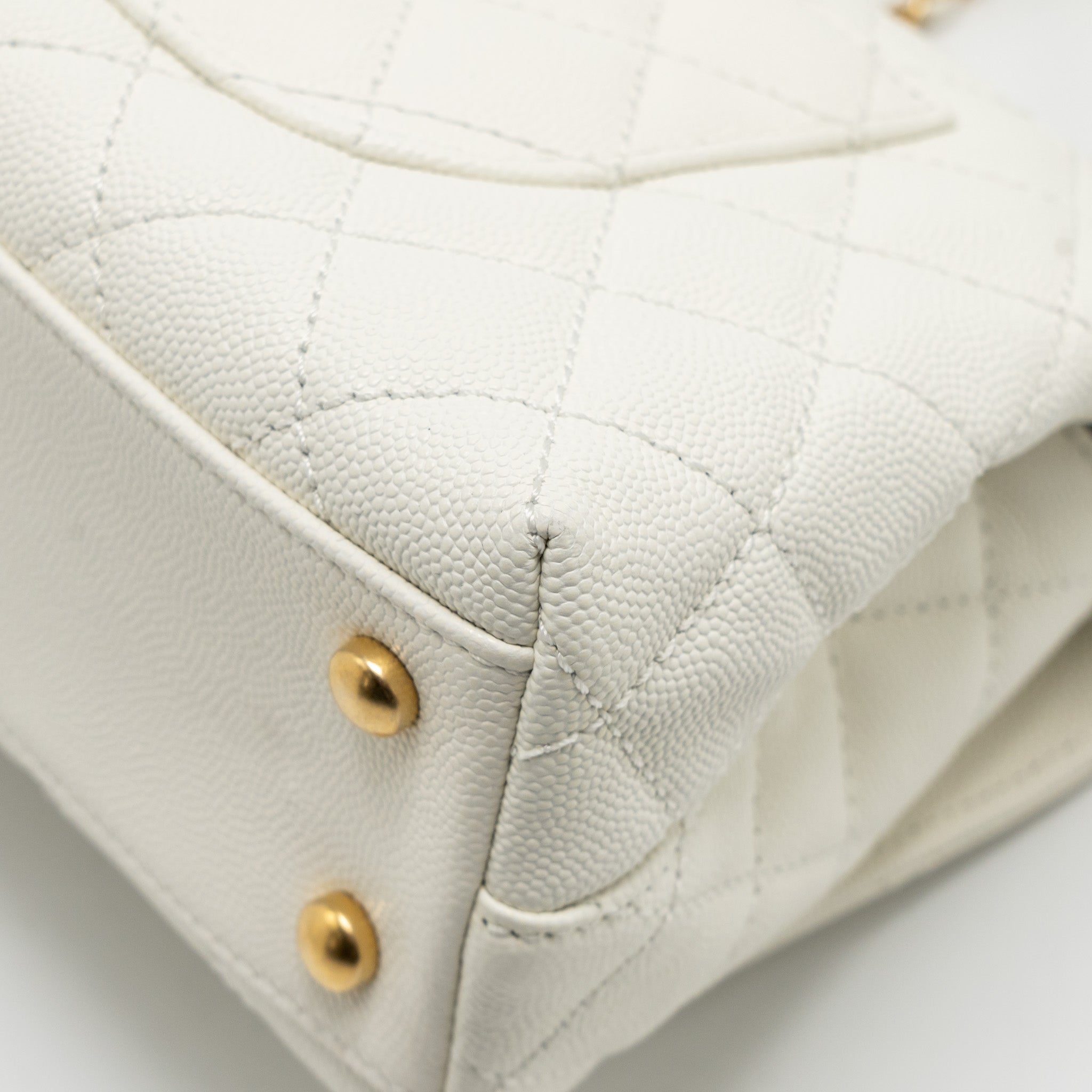 chanel-detailed-top-handle-small-coco-handle-caviar-white-ghw-microchip