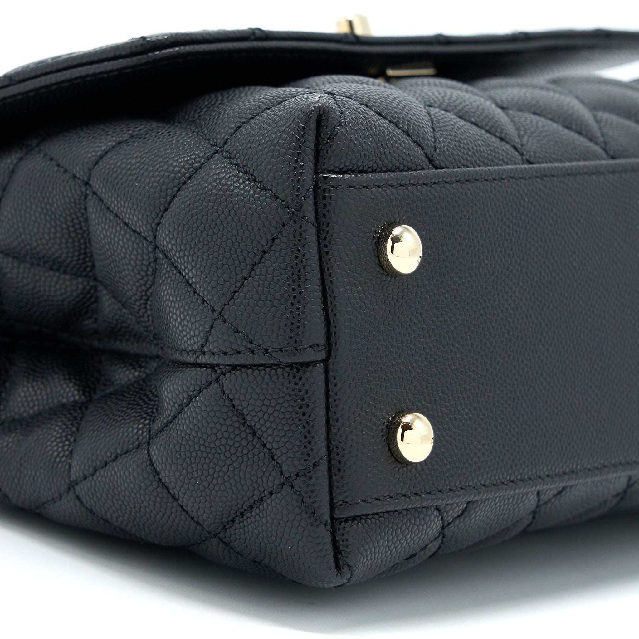 chanel-coco-handle-caviar-black-lghwmicrochip