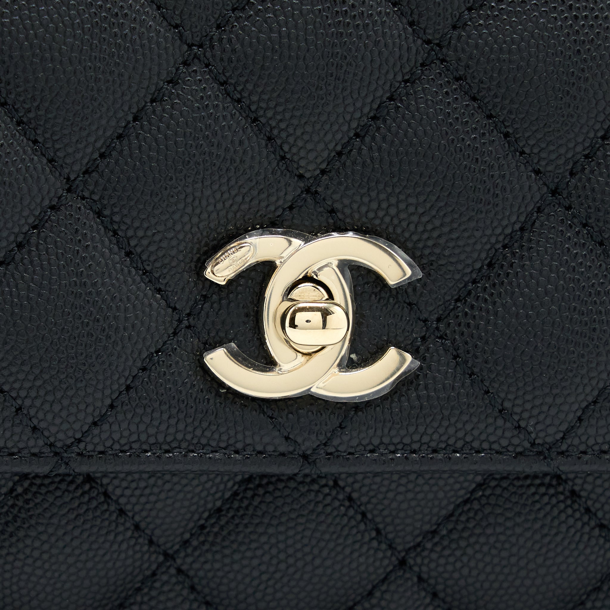 chanel-coco-handle-caviar-black-lghwmicrochip