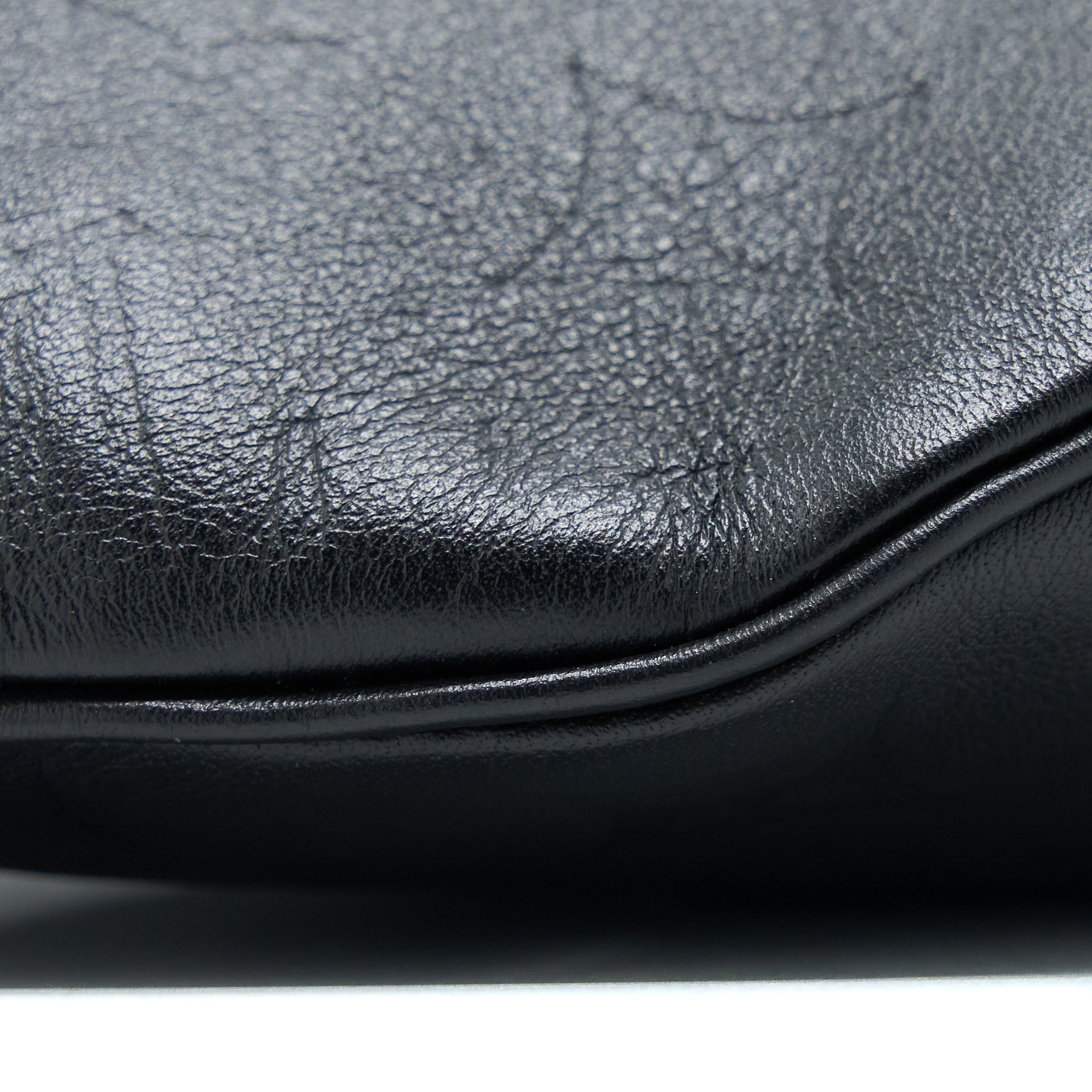 louis-vuitton-discovery-bumbag-pm-monogram-shadow-calfskin-black-with-black-hardware