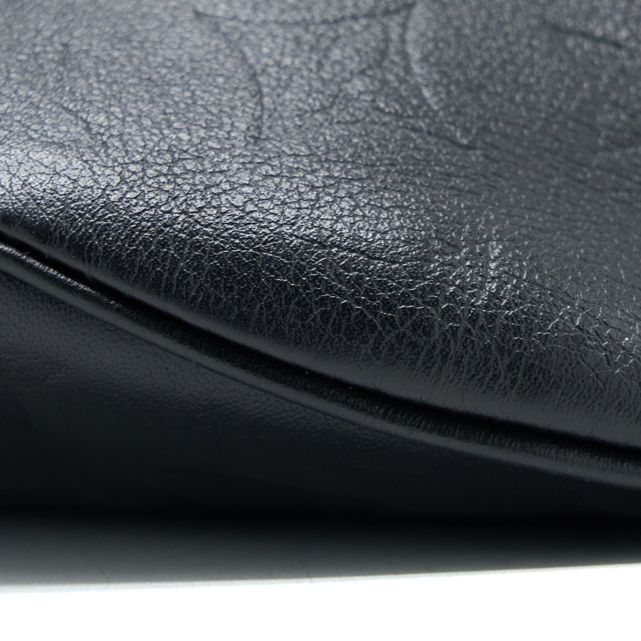 louis-vuitton-discovery-bumbag-pm-monogram-shadow-calfskin-black-with-black-hardware