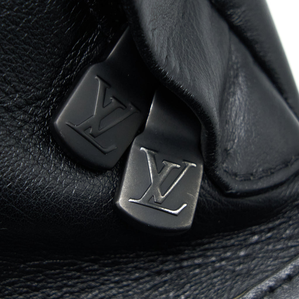 louis-vuitton-discovery-bumbag-pm-monogram-shadow-calfskin-black-with-black-hardware