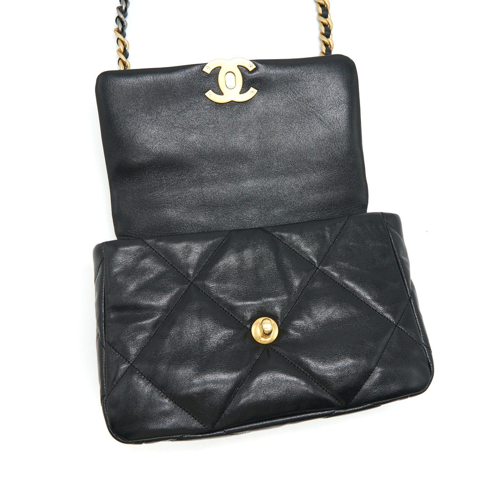 chanel-19-small-in-black-goatskin-leather-1