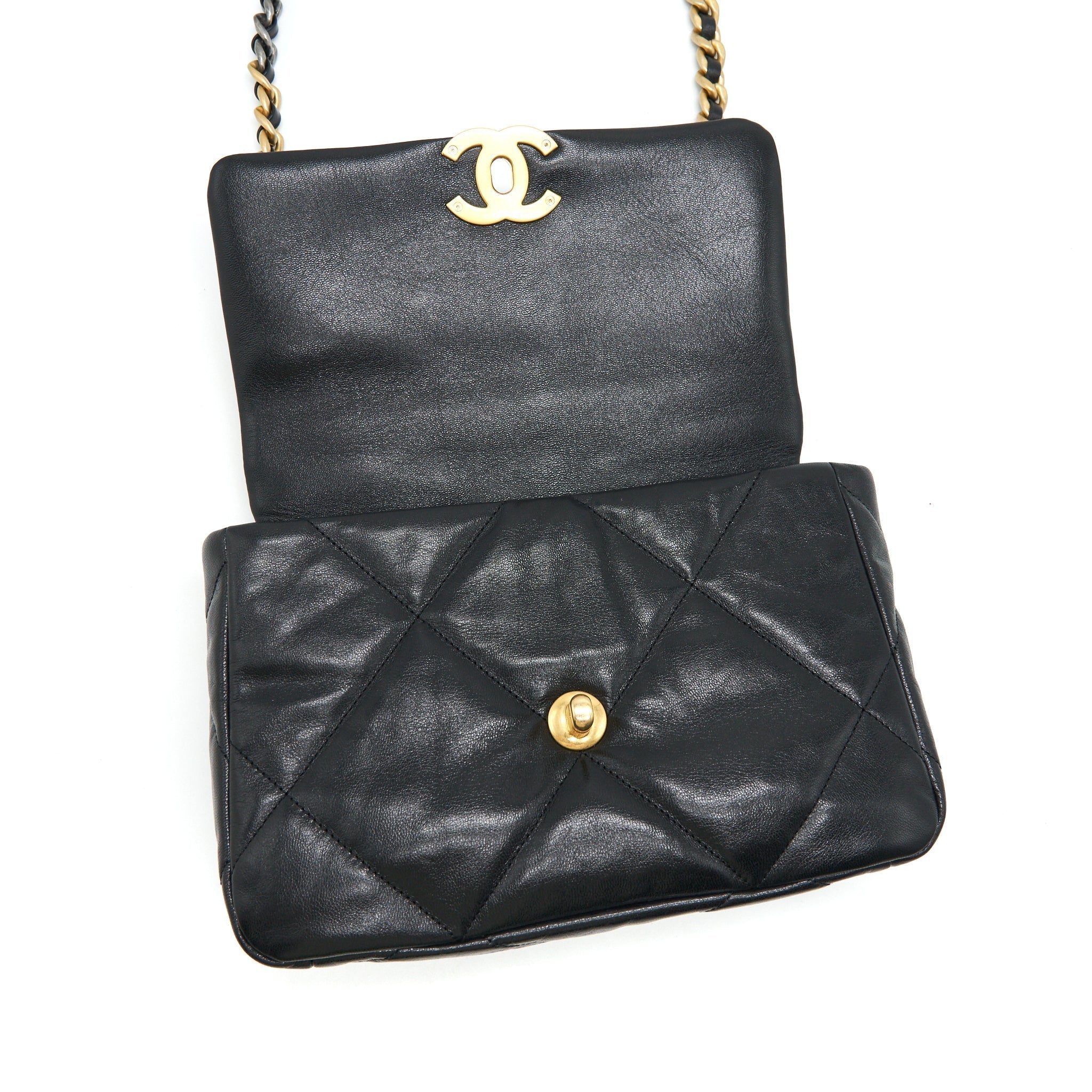 chanel-19-small-in-black-goatskin-leather-1