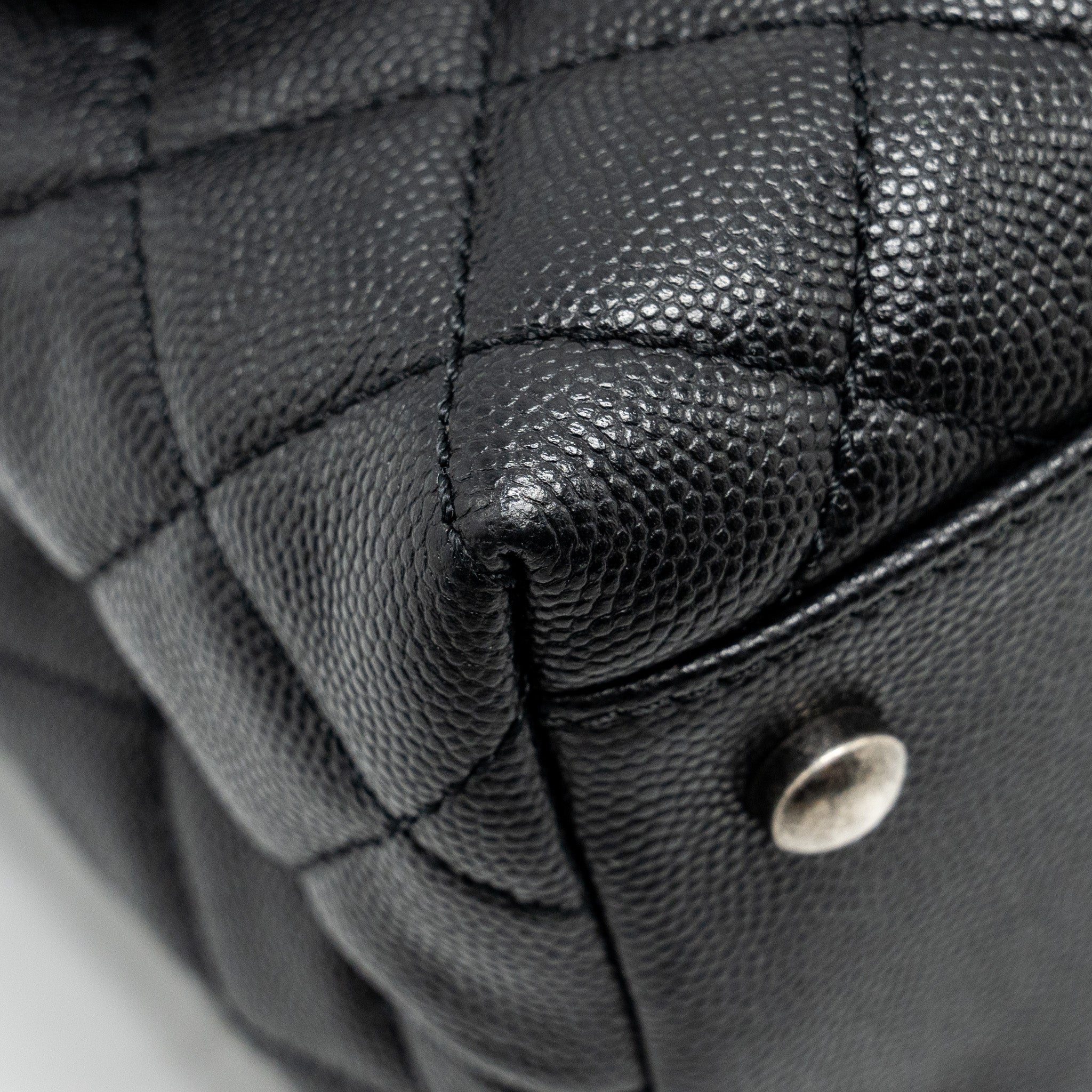 chanel-medium-coco-handle-caviar-lizard-handle-black-burgundy-ruthenium-hardware