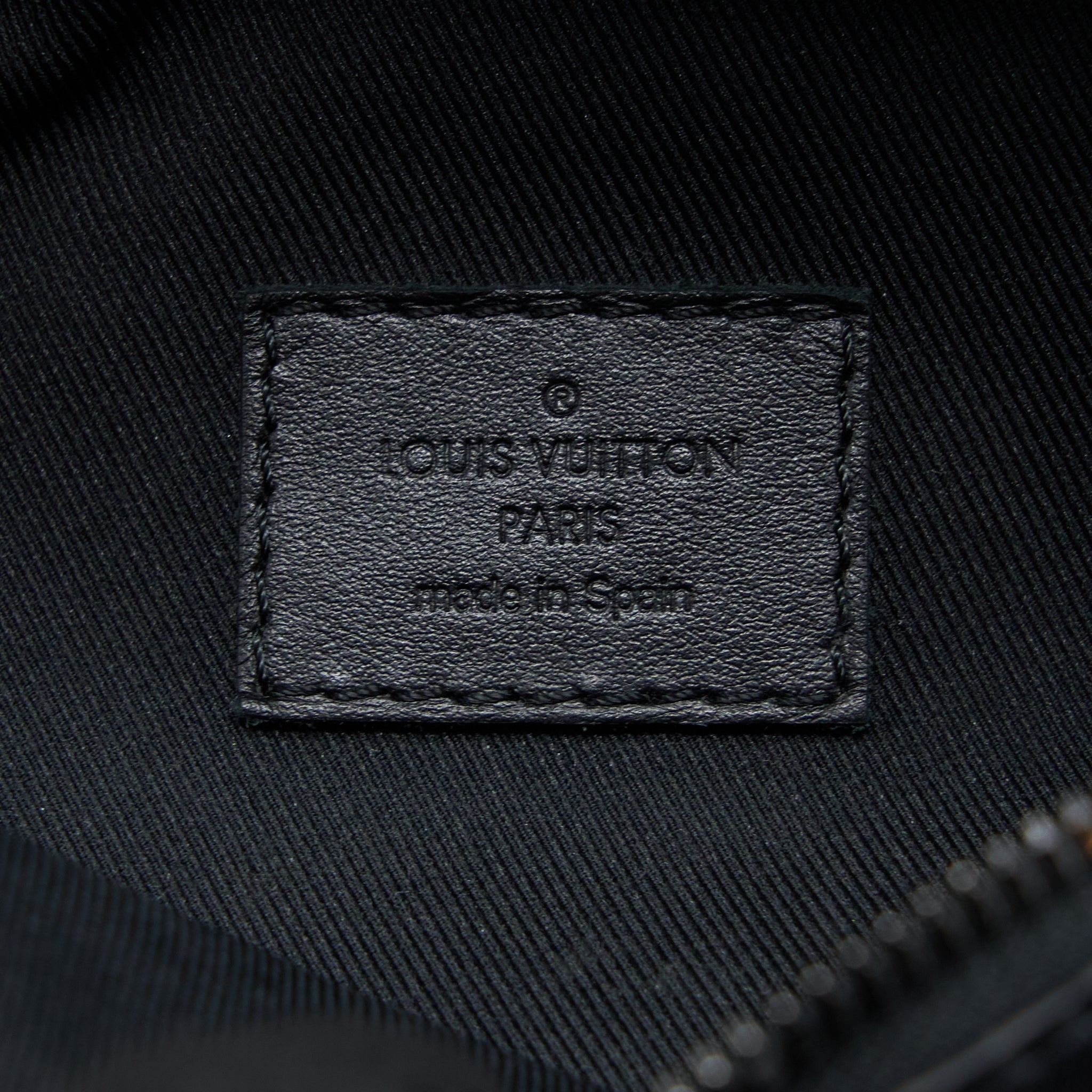 louis-vuitton-discovery-bumbag-pm-monogram-shadow-calfskin-black-with-black-hardware